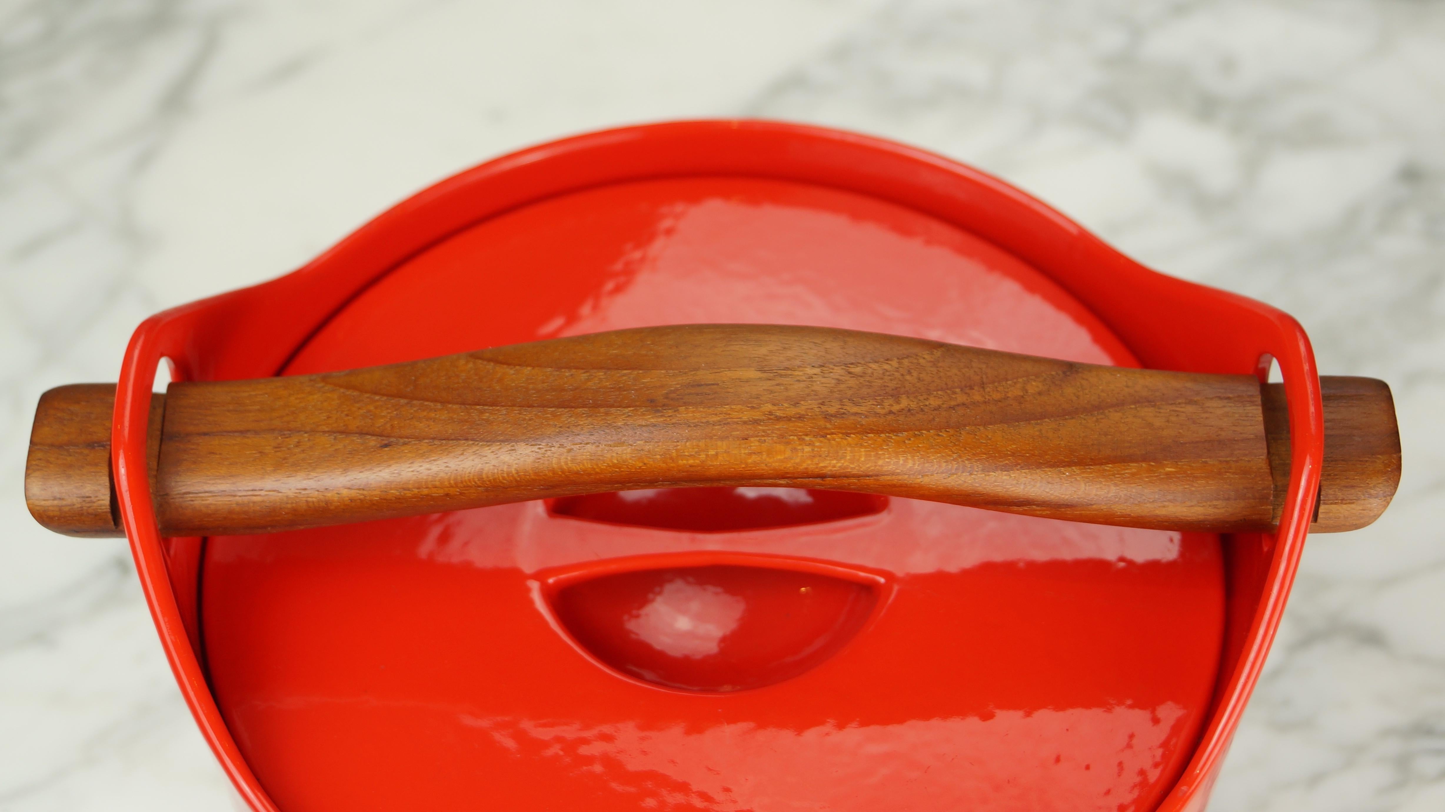 Vintage Timo Sarpaneva Red Enamel Cast Iron Casserole Pot Rosenlew Finland, 1959 5