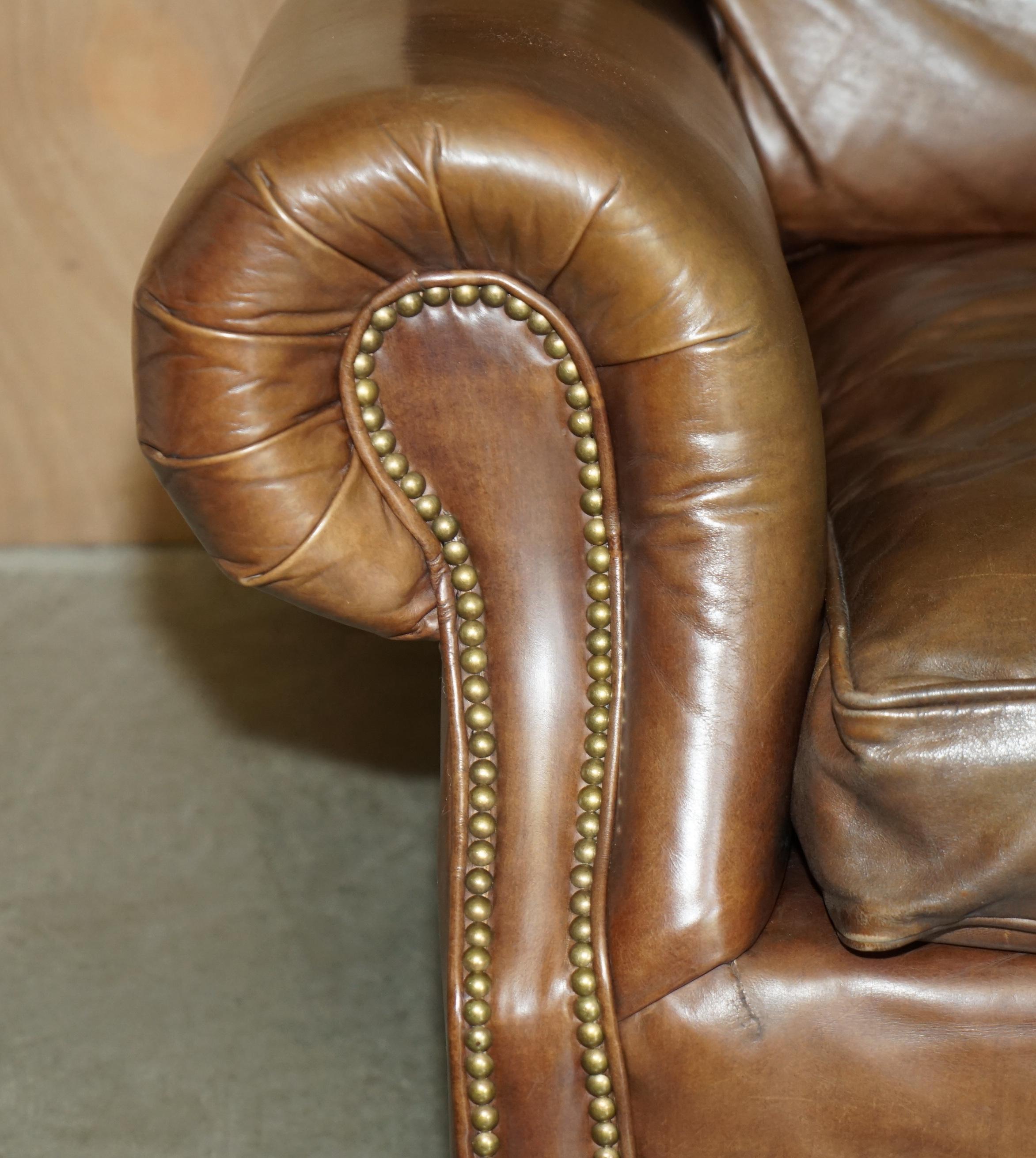 VINTAGE TiMOTHY OULTON DISEÑADOR DE HALO HERITAGE CUERO MARRON BALMORAL SOFA en venta 4