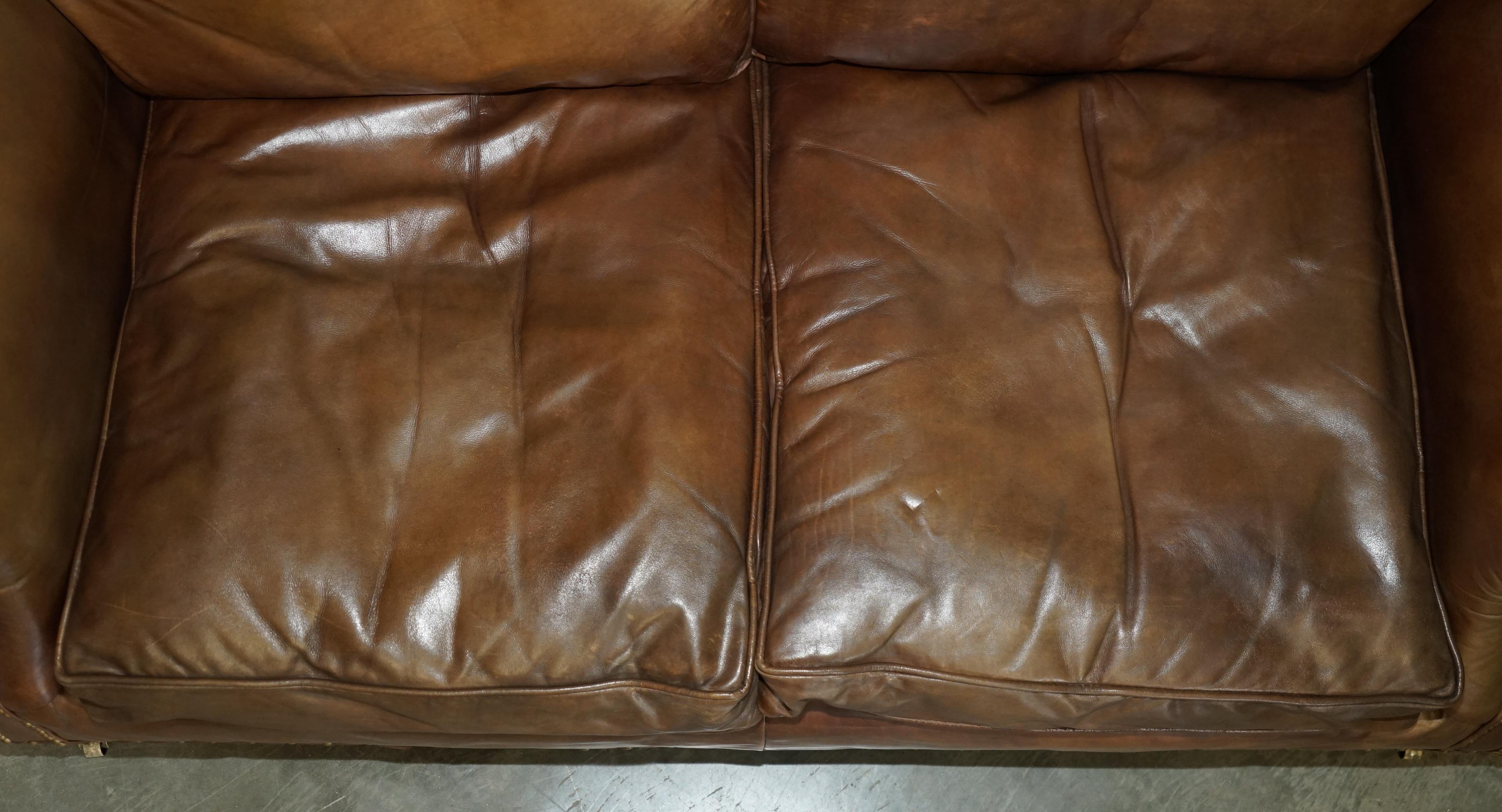 VINTAGE TiMOTHY OULTON DISEÑADOR DE HALO HERITAGE CUERO MARRON BALMORAL SOFA en Bueno estado para la venta en West Sussex, Pulborough