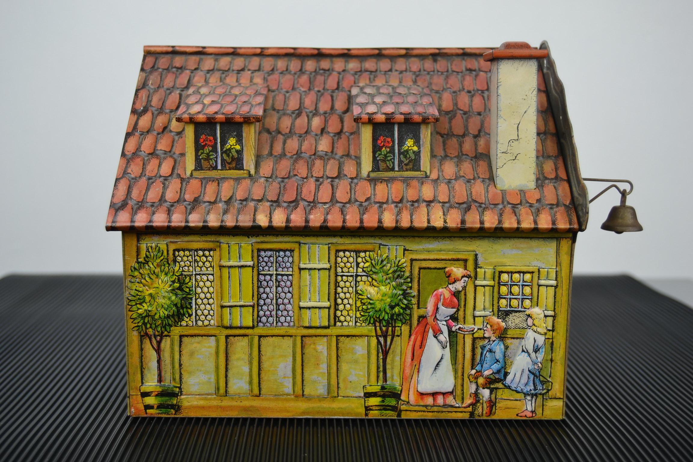 Embossed Vintage Tin House Storage Box, Heinrich Haeberlein-Nurnberg, Germany, 1980s