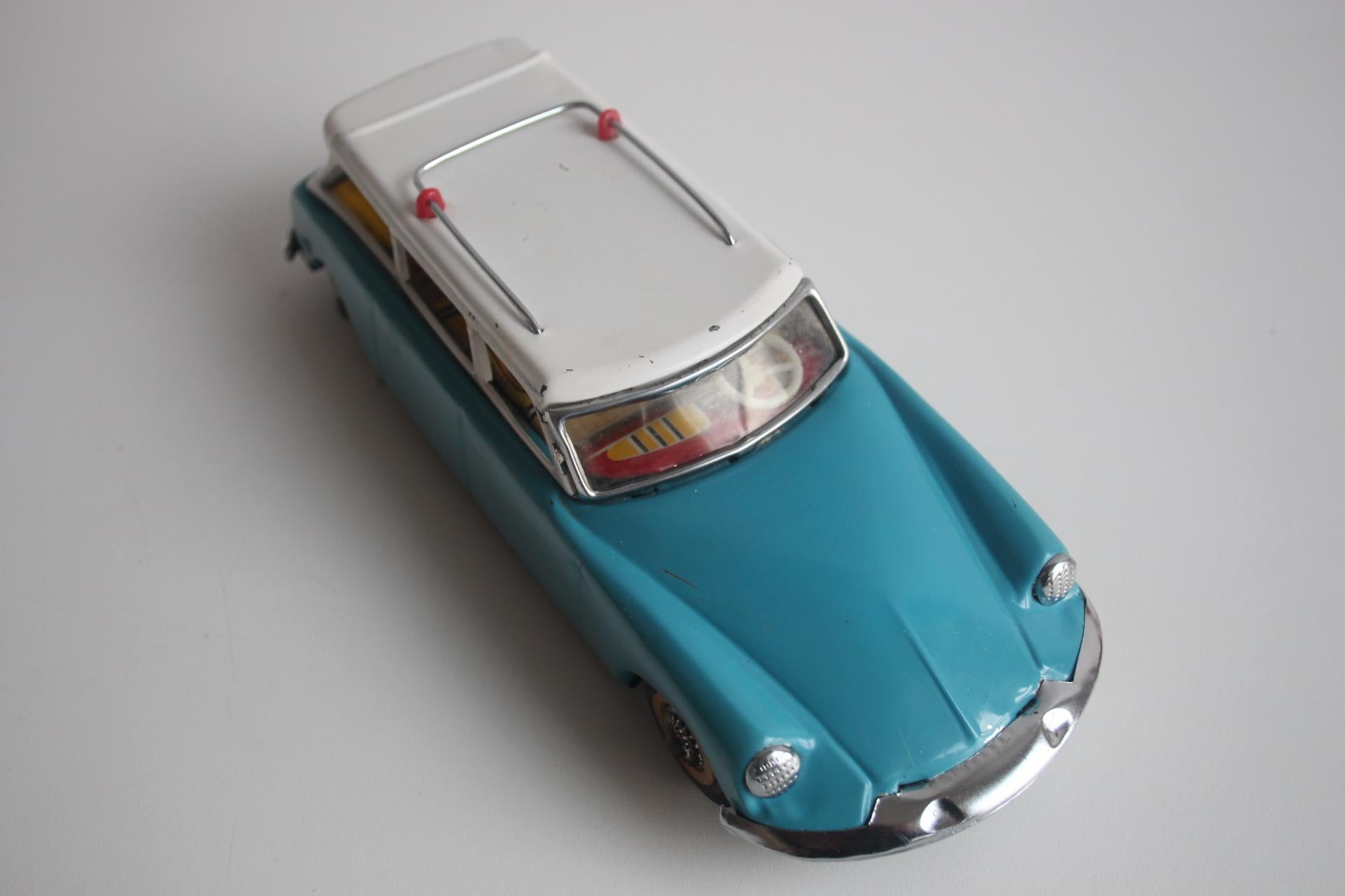 Modellino di auto in latta vintage, Citroën DS station wagon, anni '60. in vendita 5