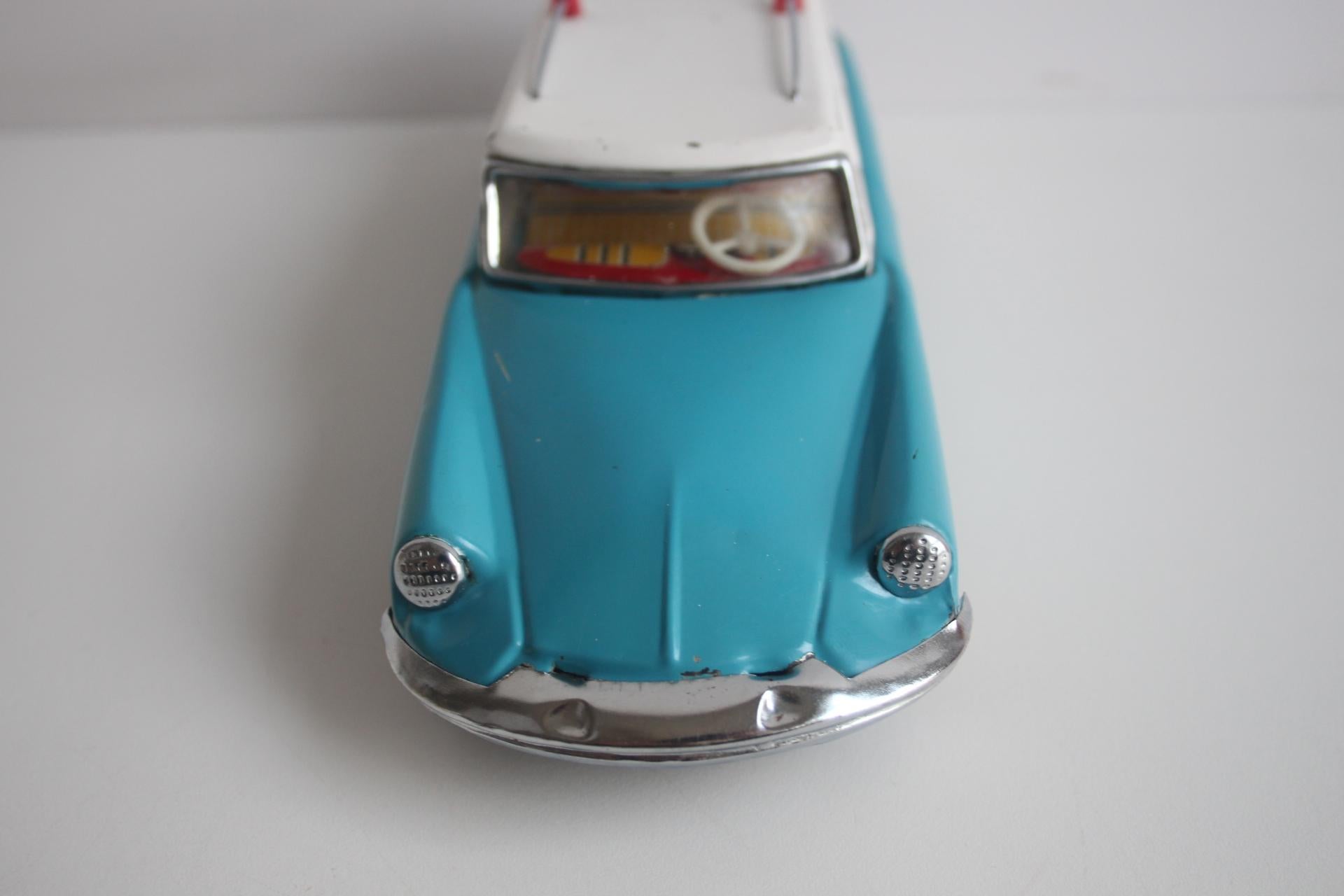 Modellino di auto in latta vintage, Citroën DS station wagon, anni '60. in vendita 7