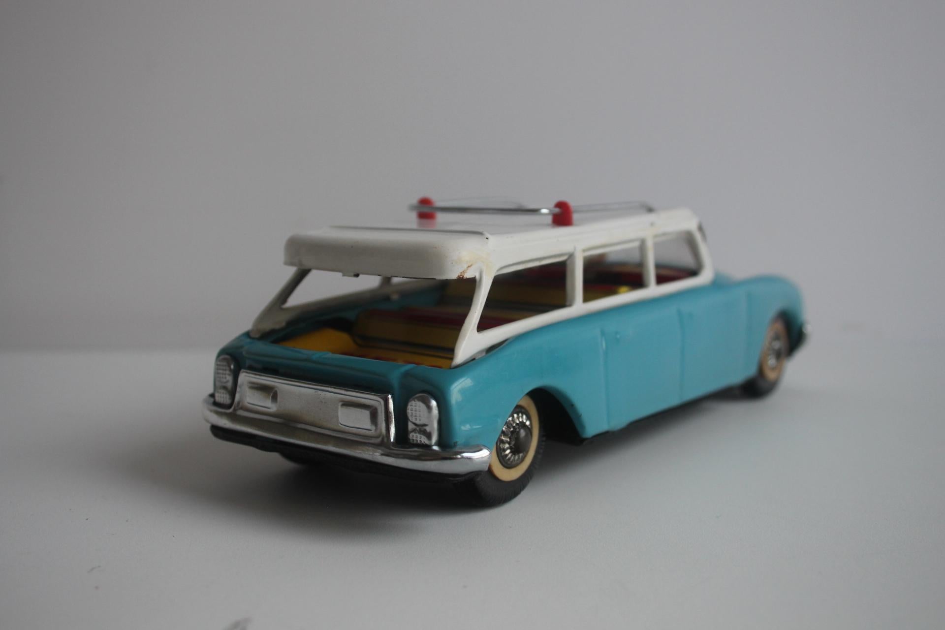 Modellino di auto in latta vintage, Citroën DS station wagon, anni '60. In condizioni buone in vendita a Praha, CZ