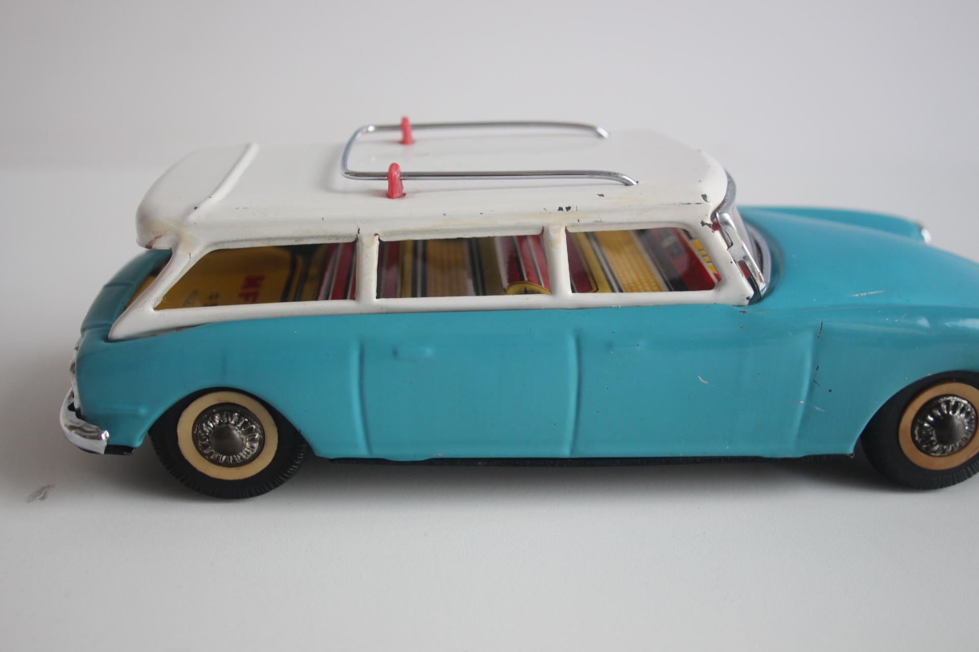 Modellino di auto in latta vintage, Citroën DS station wagon, anni '60. in vendita 2