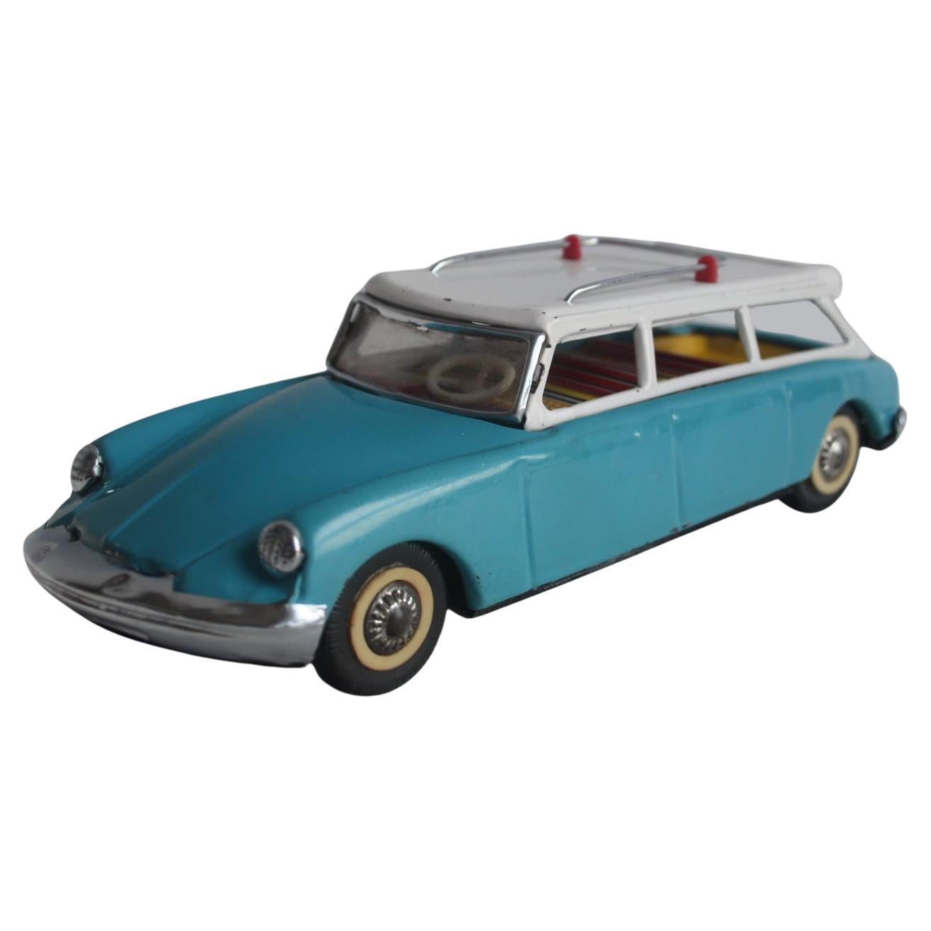 Modellino di auto in latta vintage, Citroën DS station wagon, anni '60.