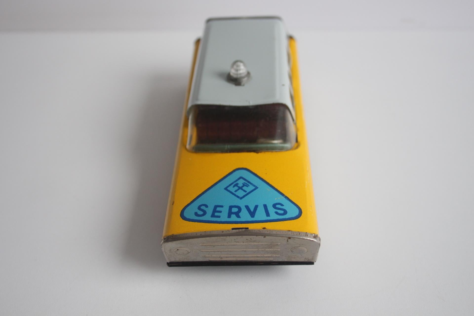 Tchèque Modèle réduit de voiture en étain vintage, Tchécoslovaquie, années 1960. en vente