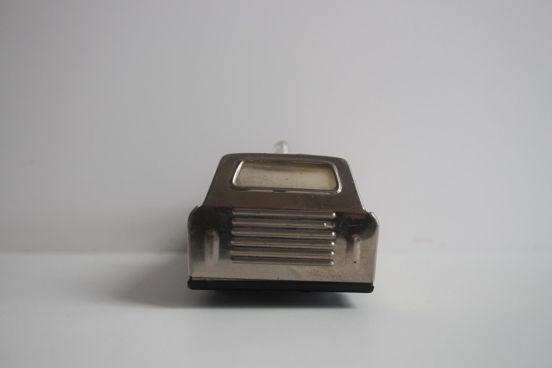 Métal Modèle réduit de voiture en étain vintage, Tchécoslovaquie, années 1960. en vente