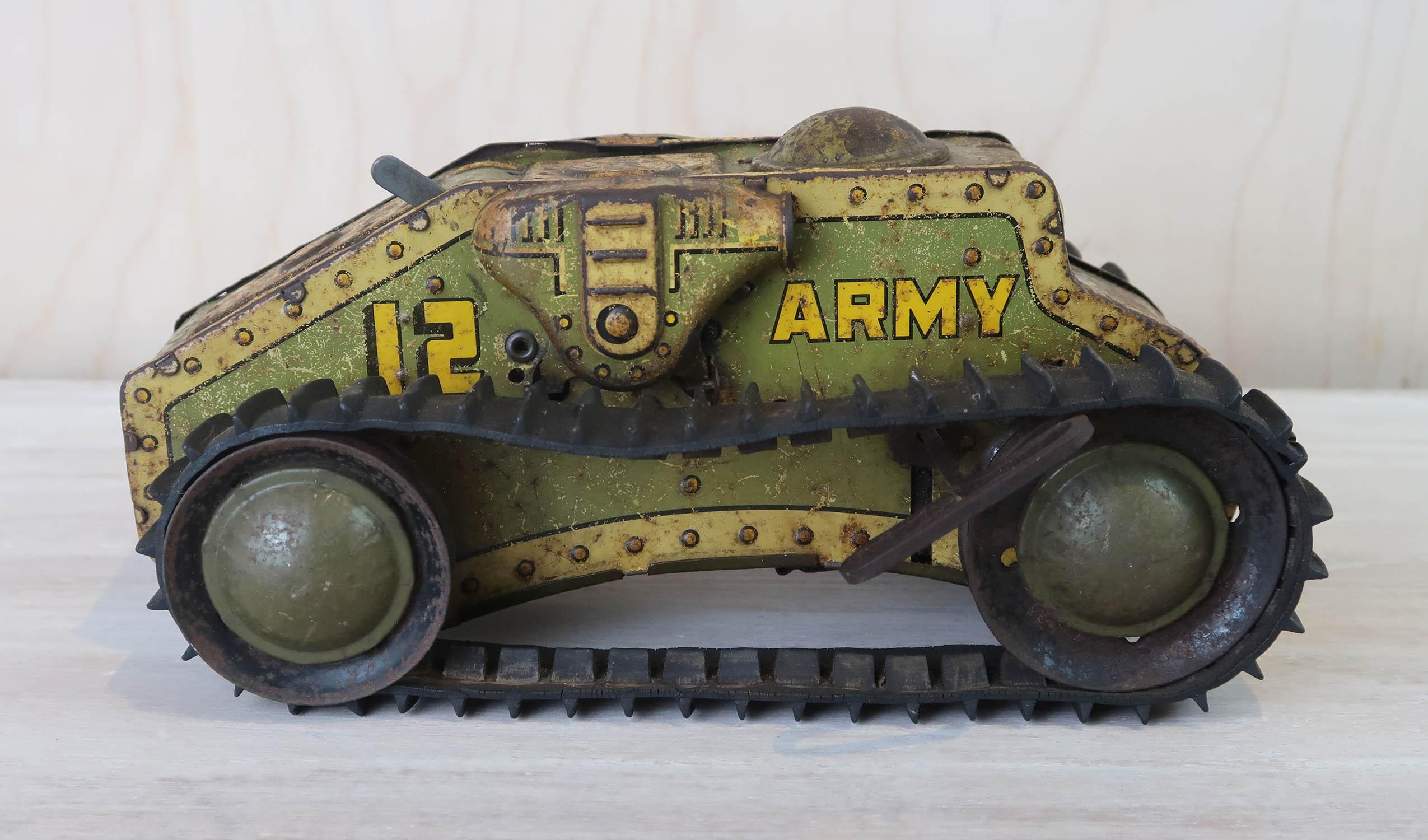 Wonderful display piece

Made By Marx Toys, USA

Working order

Obvious signs of rusting

Fre UK Shipping