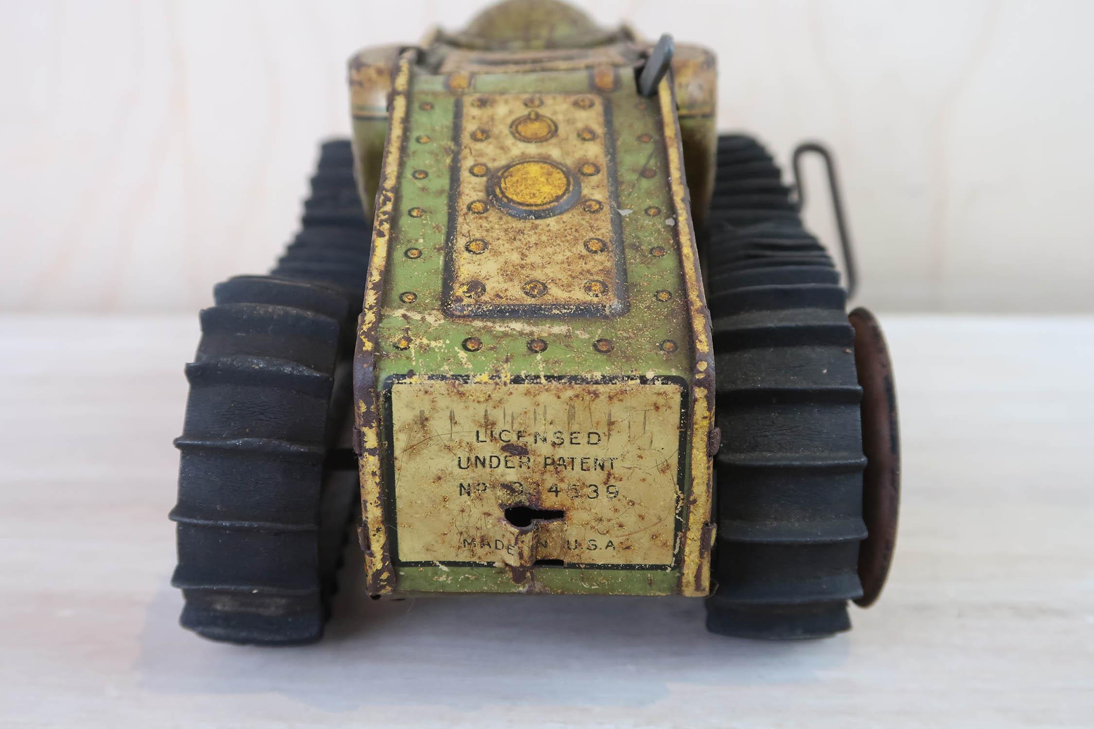 Mid-20th Century Vintage Tin Plate Wind Up Toy Tank. American, 1930's For Sale