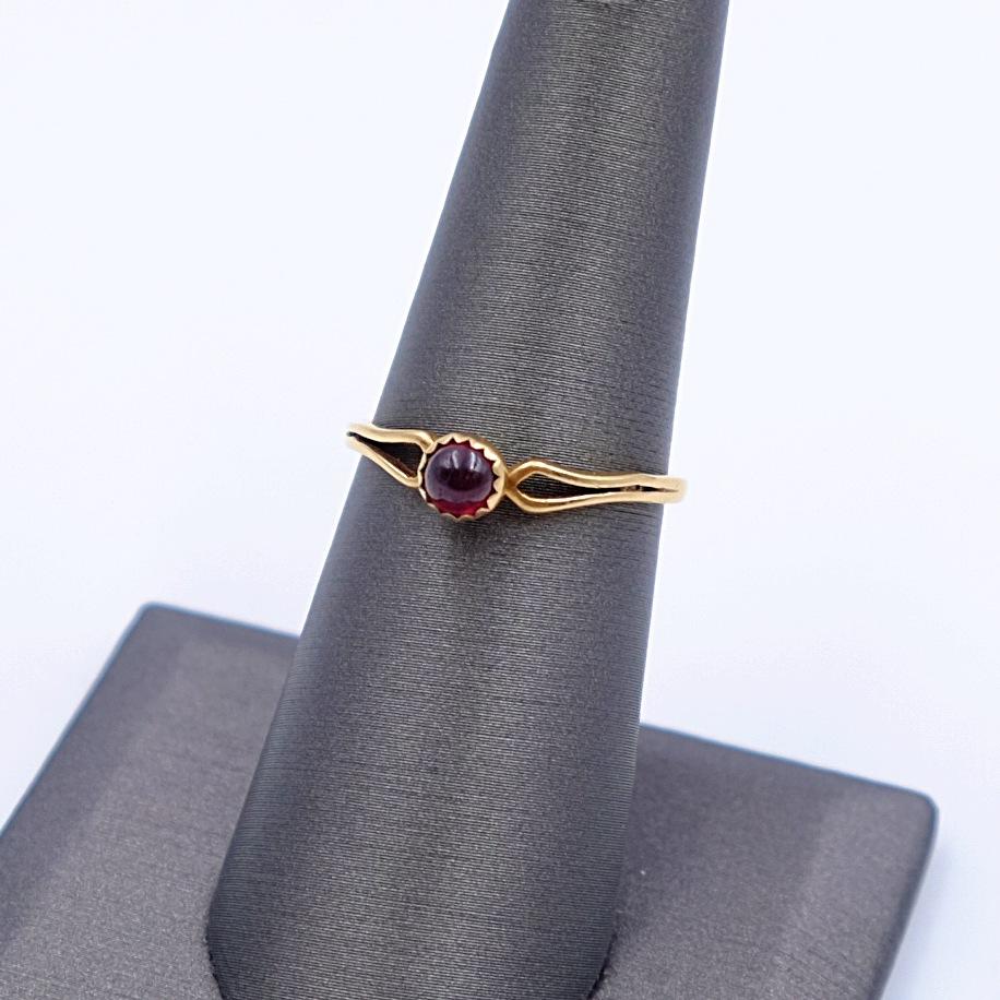Cabochon Vintage Tiny Garnet Elegant Ring 14K size 7