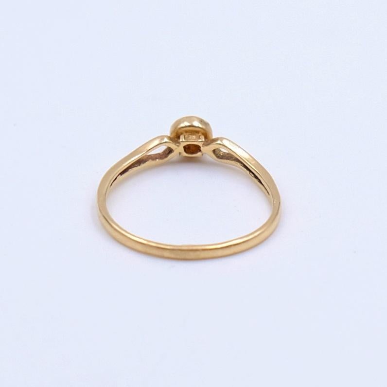 Vintage Tiny Garnet Elegant Ring 14K size 7 In Excellent Condition In Austin, TX