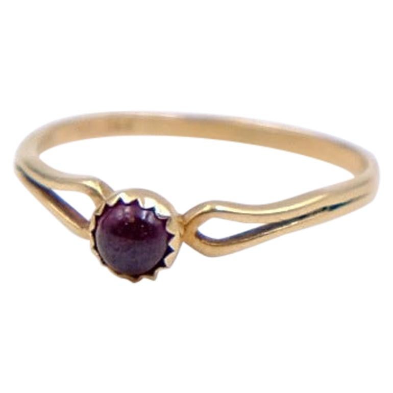 Vintage Tiny Garnet Elegant Ring 14K size 7