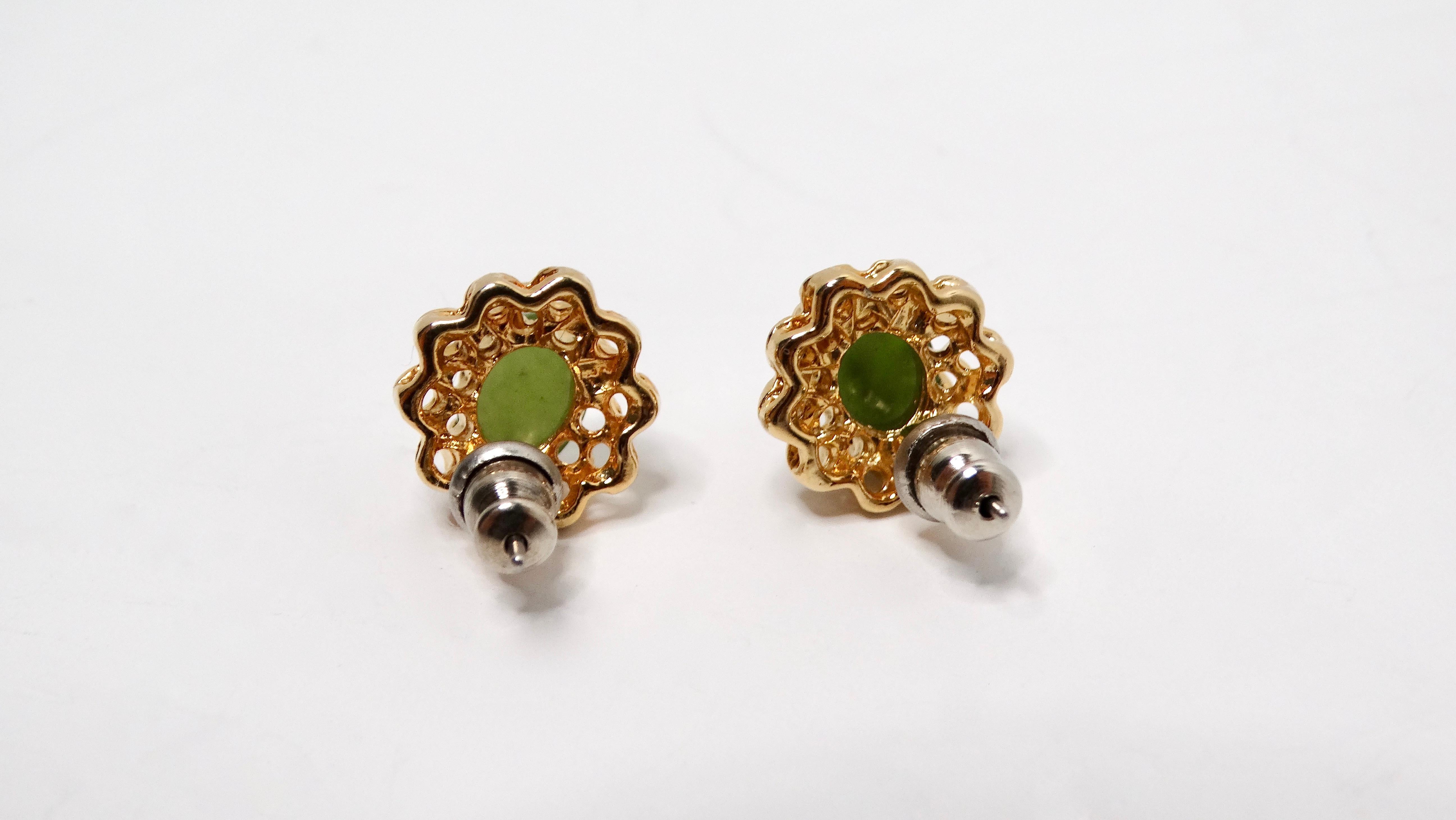 Vintage Tiny Two-Toned Jade 18k Gold Plated Filigree Stud Earrings In Good Condition For Sale In Scottsdale, AZ