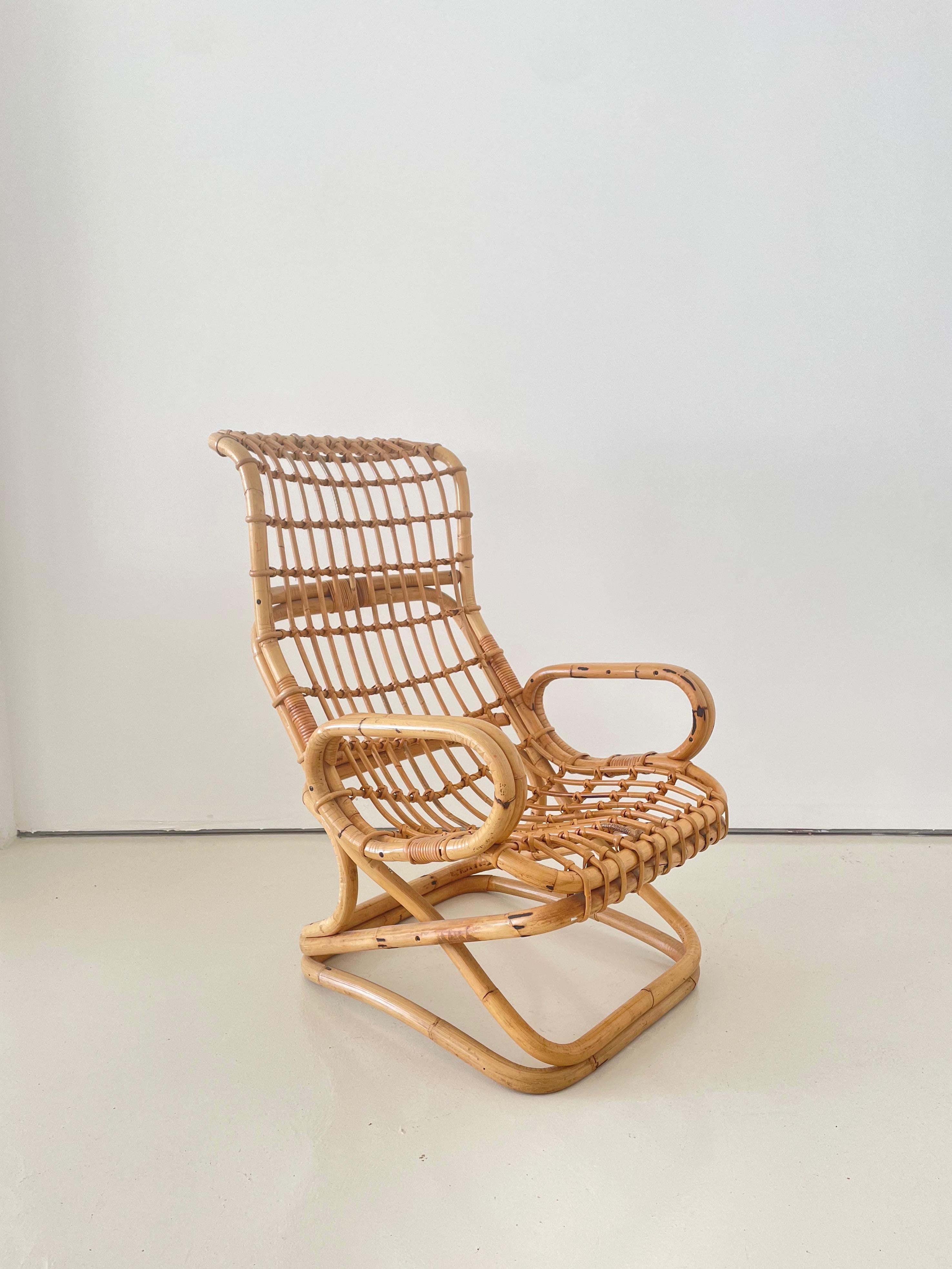 Midcentury, Italian chair designed by Tito Agnoli for Bonacina

Bent Rattan and woven Manilla grassa frame

Minor flaking of the clear coat on the back of the chair (see images)

No structural damage or large cracks of any kind

Sourced in