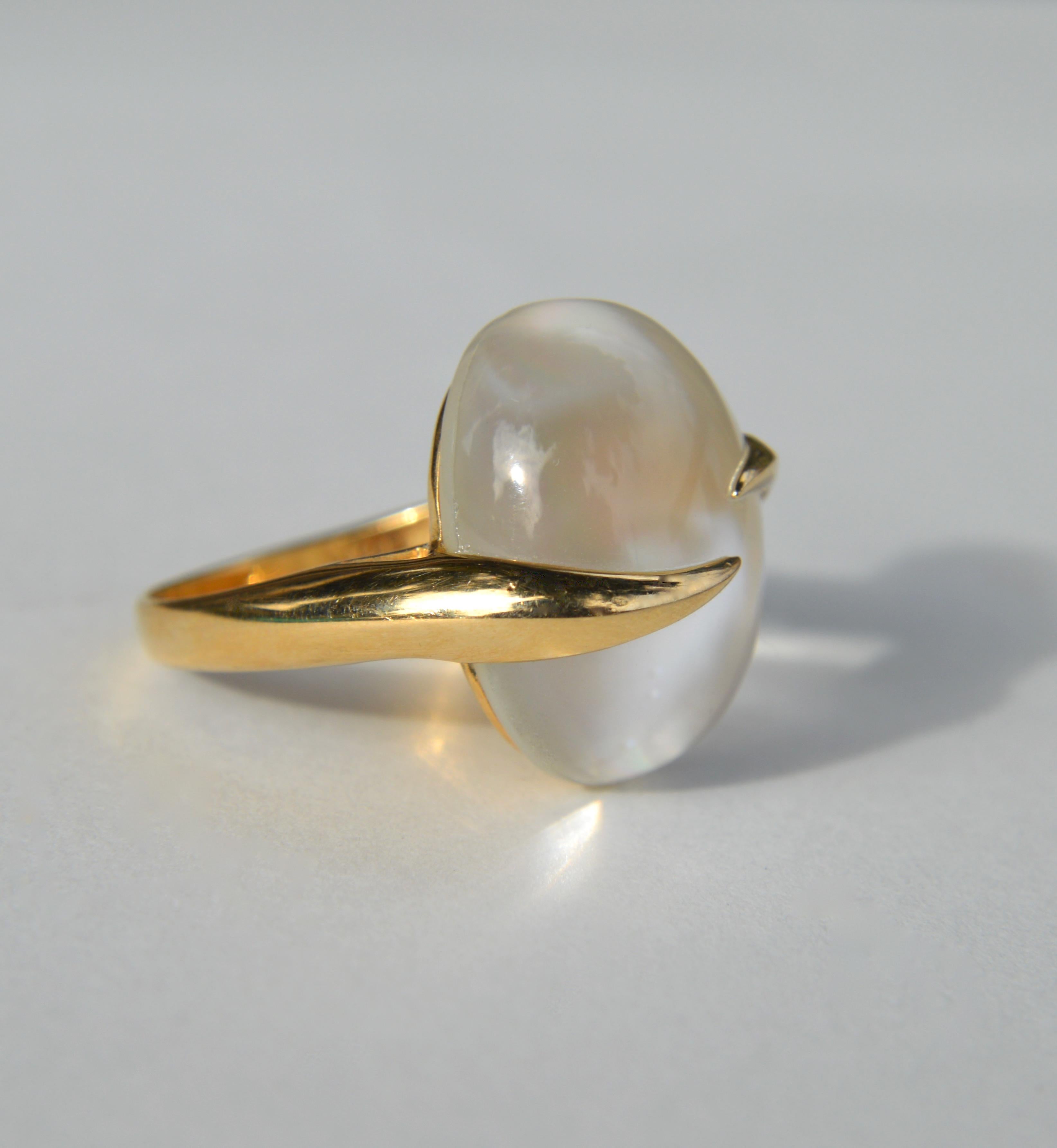 Stunning vintage Tito Pedrini made in Italy 14K yellow gold statement, dinner, cocktail ring featuring an impressive 22 x 17mm clear quartz crystal and mother of pearl doublet cabochon. Marked as 14K, made in Italy. In very good condition. Size 8,