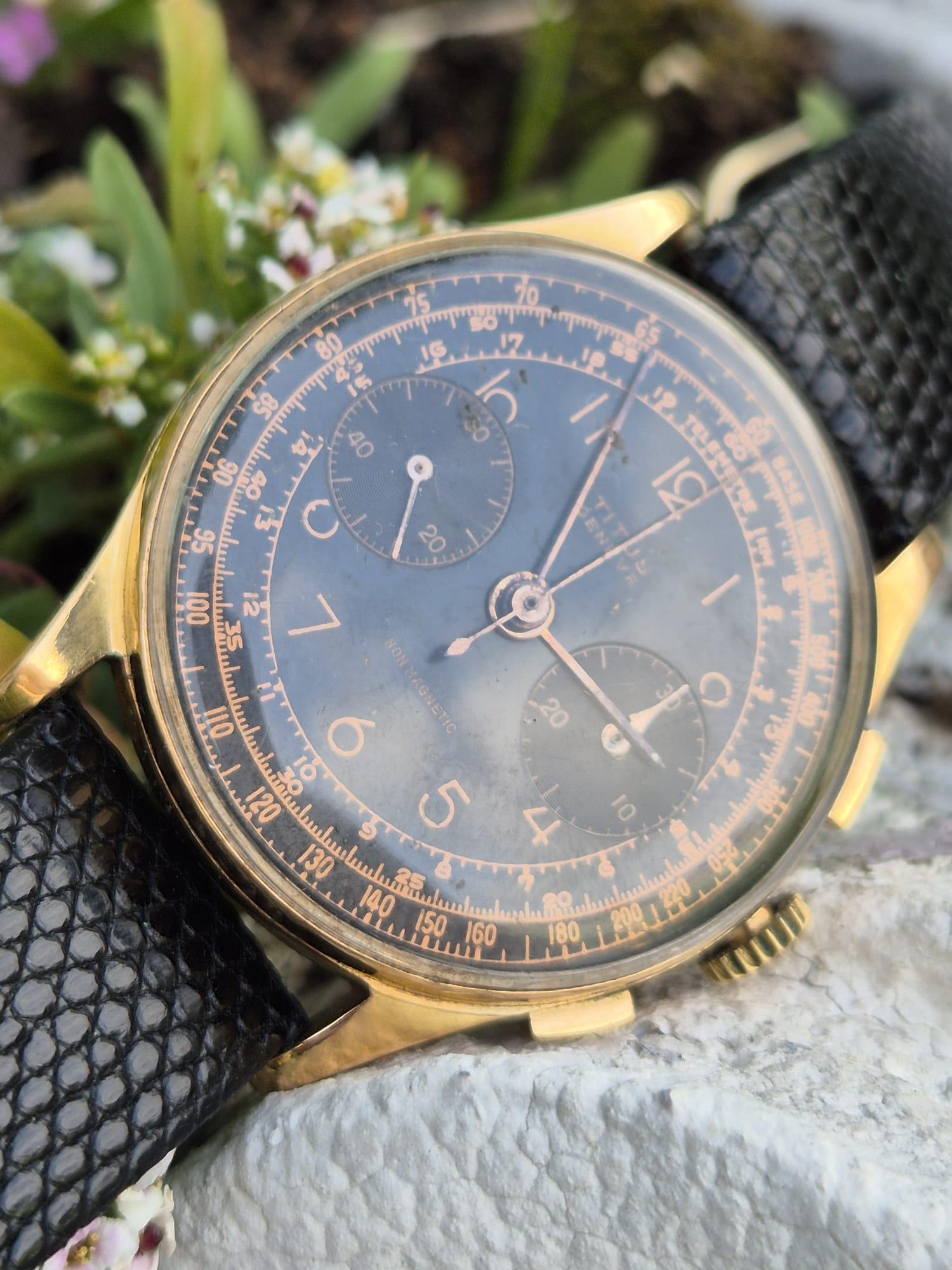 Vintage Titus 18k Gold Chronograph – 1950s Classic Watch In Good Condition For Sale In London, GB
