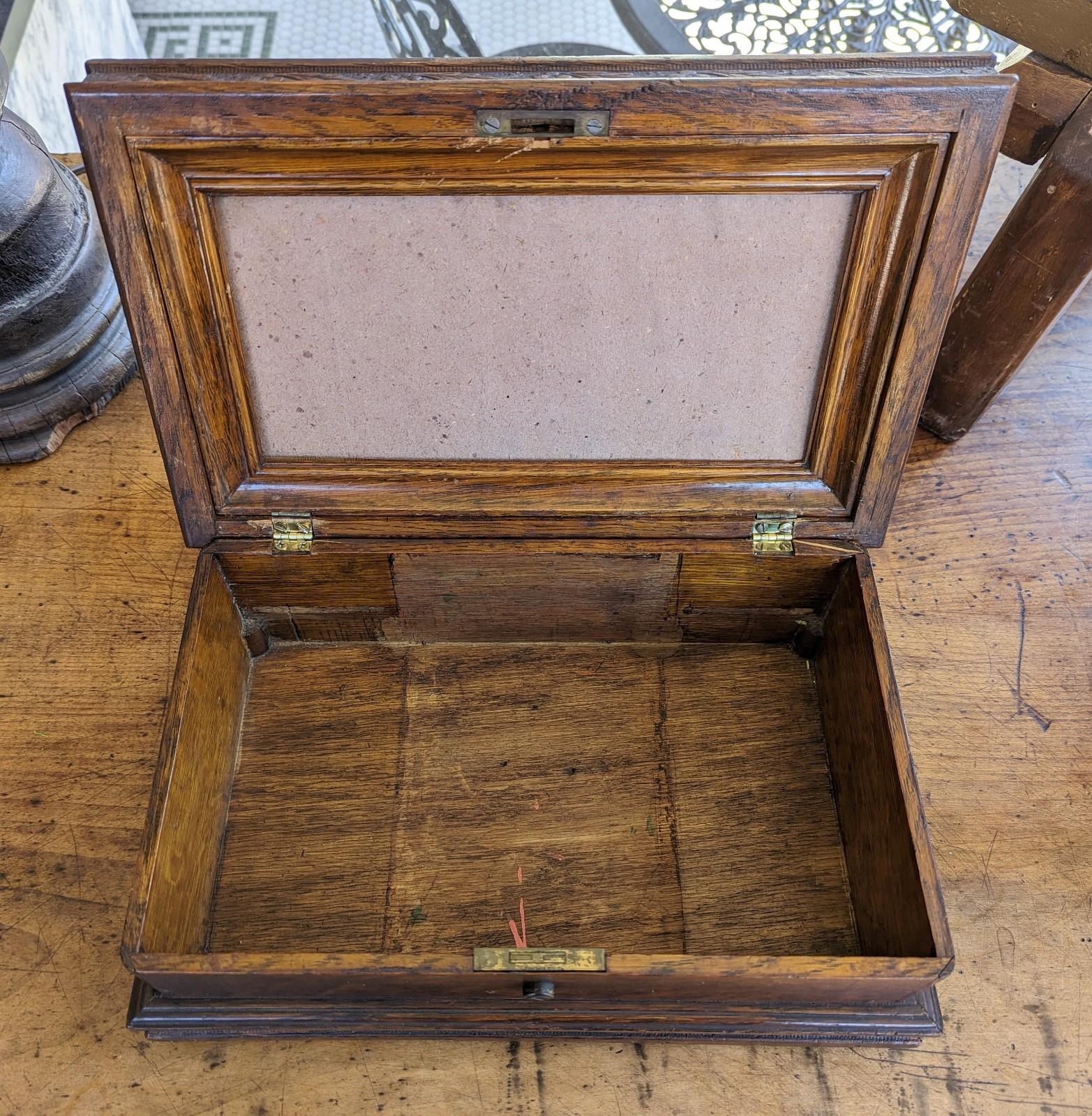 Boîte en bois vintage à antique avec compartiments cachés marquetés MOP en vente 1