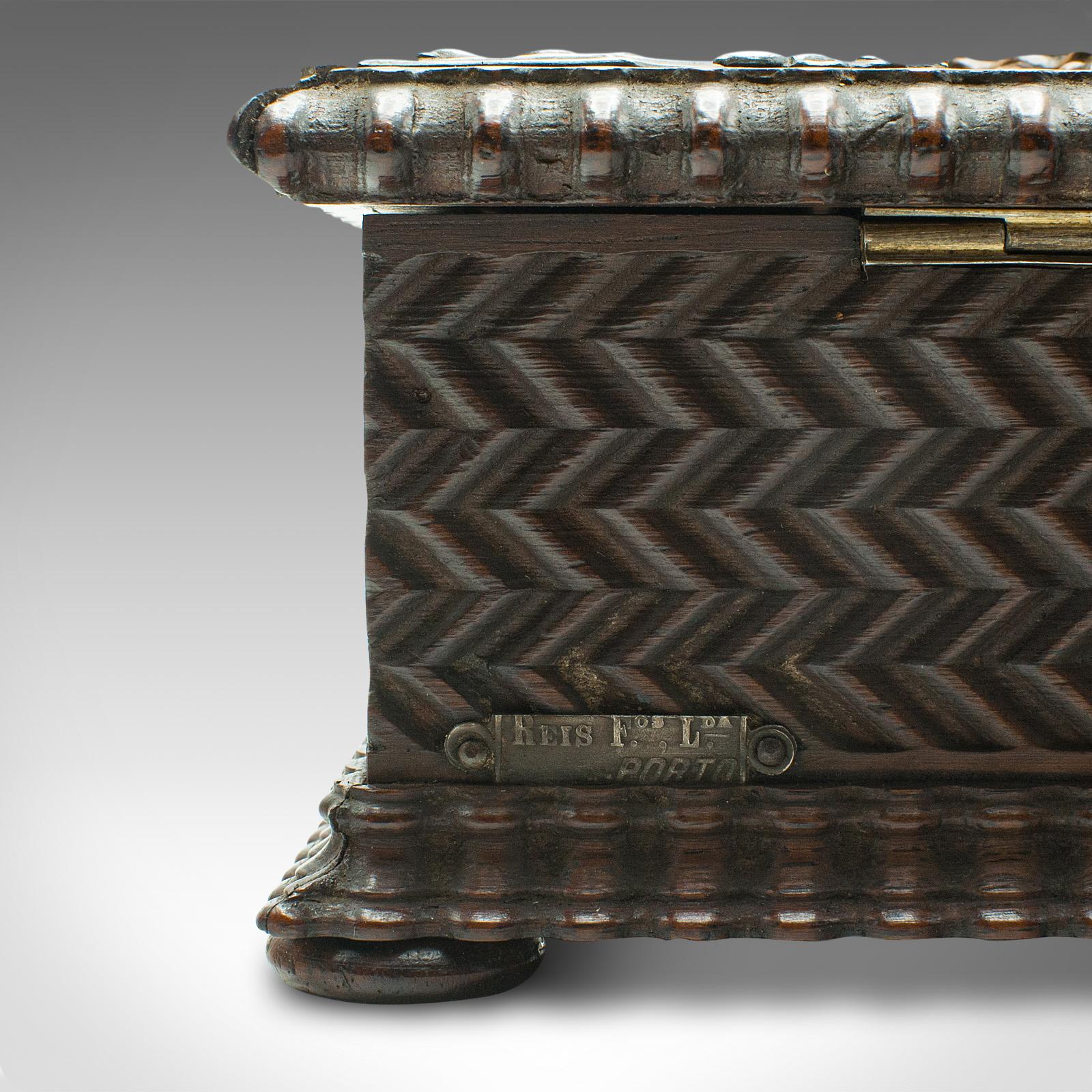 Boîte à tabac portugaise, bois de citronnier, c. 1940 en vente 2