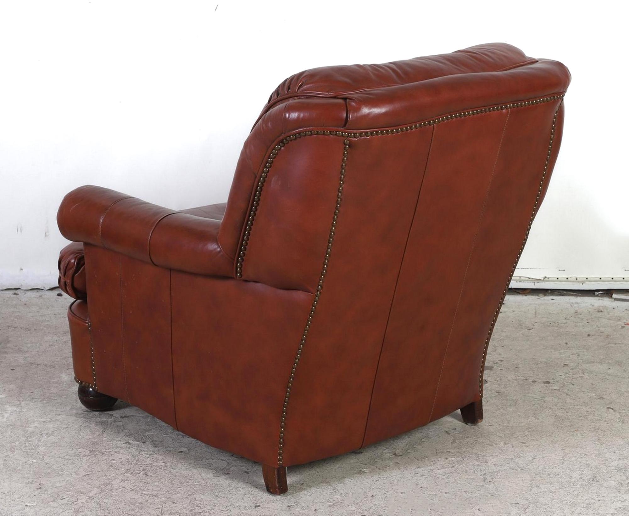 Vintage Tobacco Brown Leder Lounge Stuhl und Ottomane (20. Jahrhundert) im Angebot