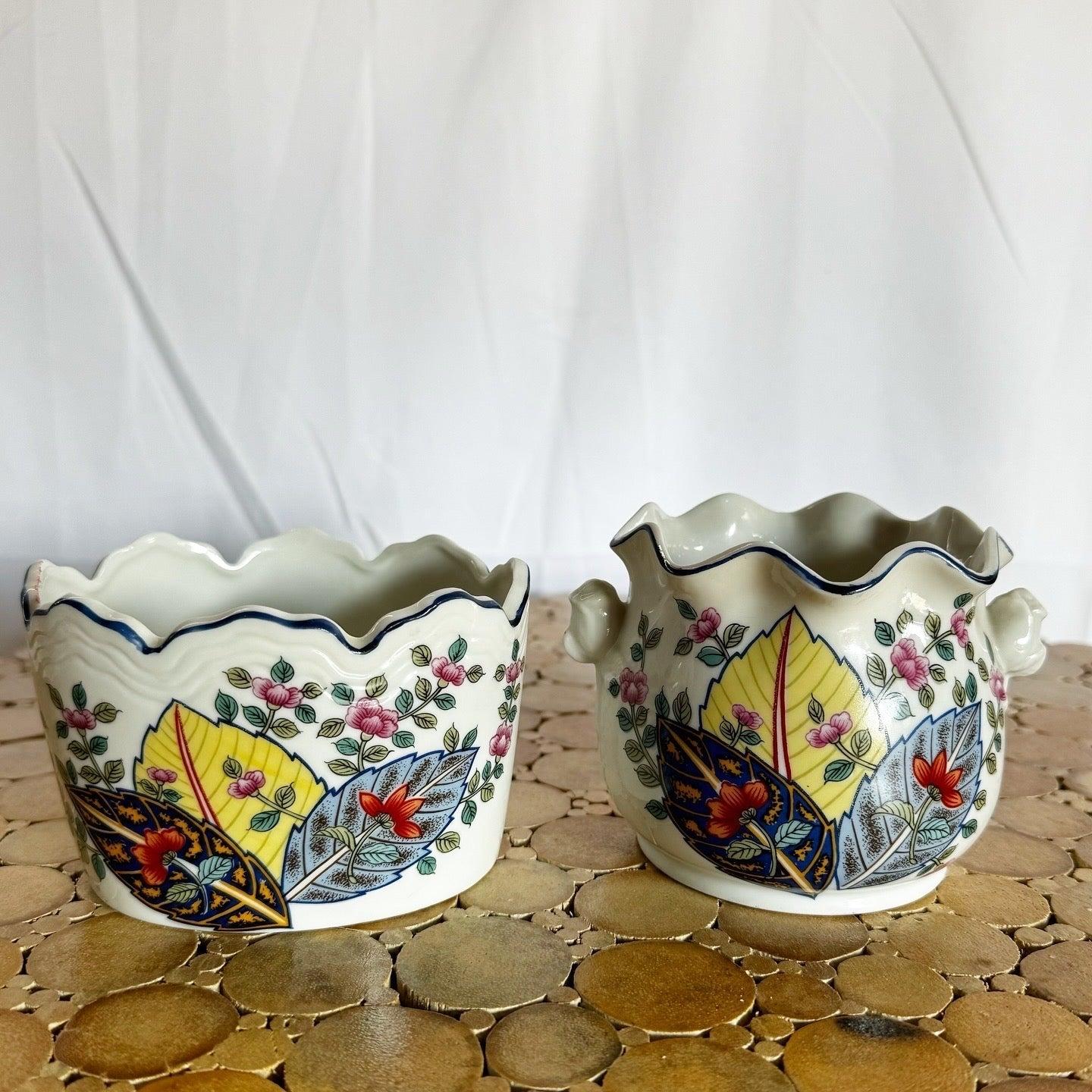 Vaso vintage con foglie di tabacco di Mann con vivaci motivi di ispirazione nicotiana dipinti a mano, perfetto per le piante o come elemento decorativo.
 
 Vendiamo gli articoli così come sono stati acquistati, senza alcun restauro o riparazione. I