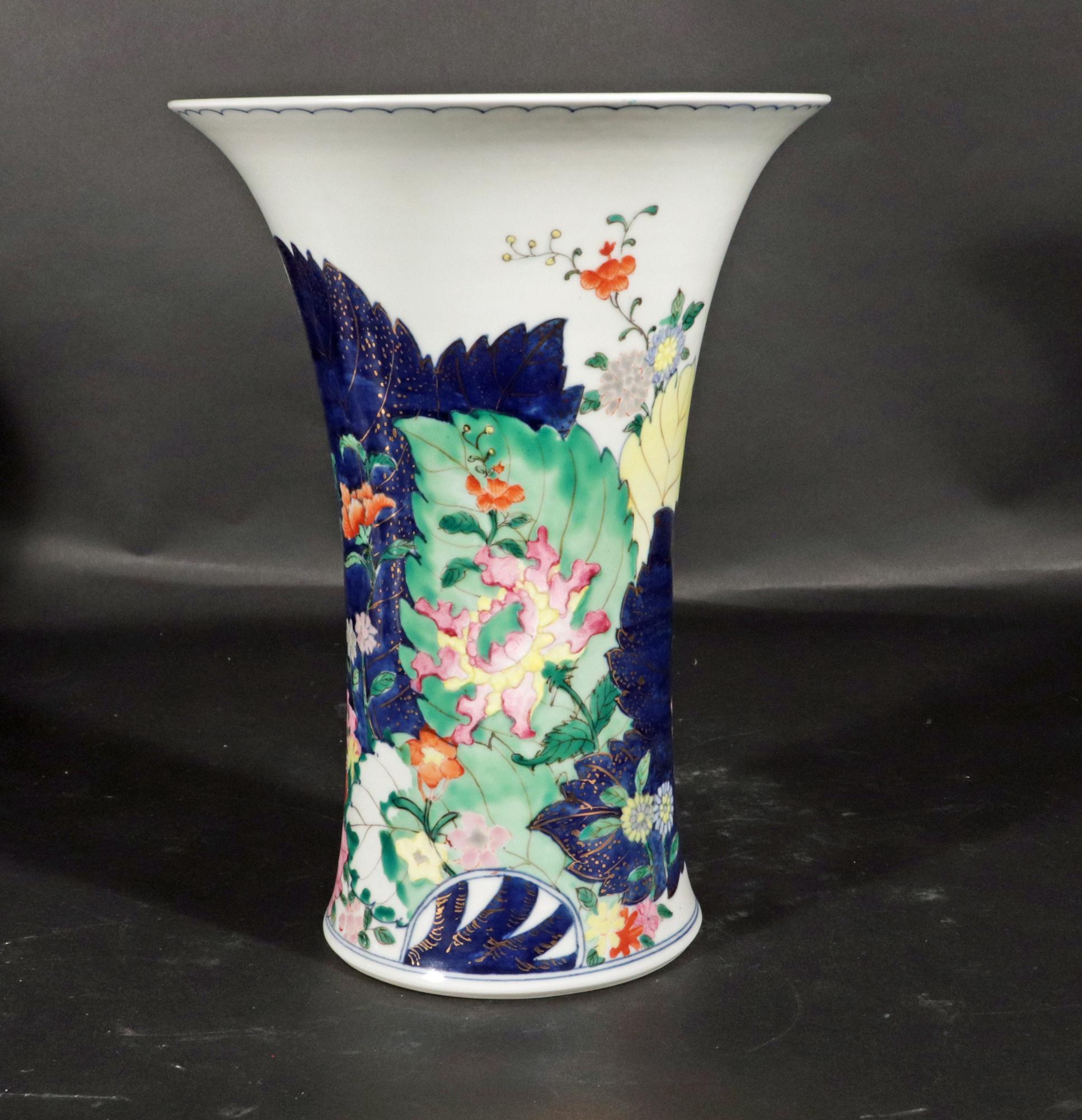 Guarnizione di cinque vasi in porcellana con foglie di tabacco d'epoca in vendita 10