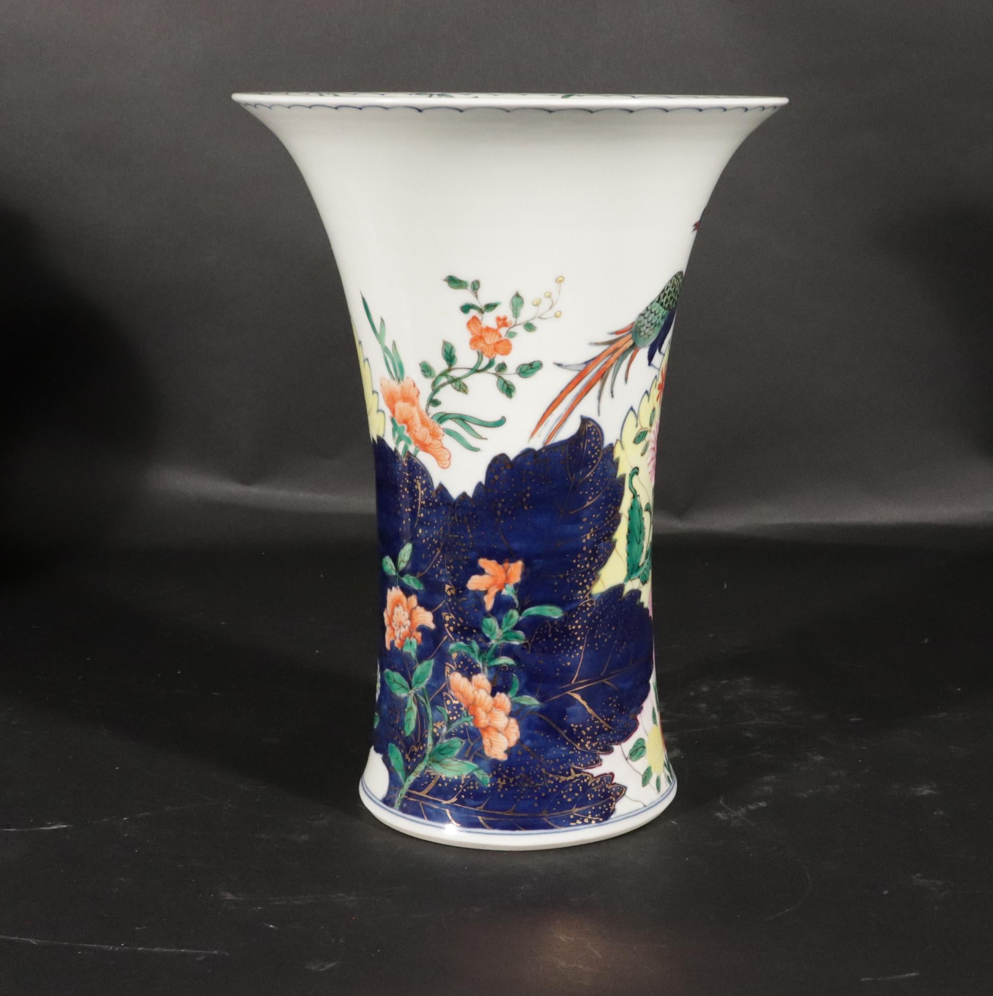 Guarnizione di cinque vasi in porcellana con foglie di tabacco d'epoca in vendita 12