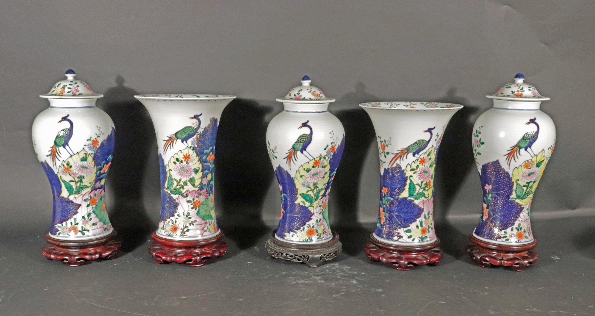 Guarnizione di cinque vasi in porcellana con foglie di tabacco d'epoca In condizioni buone in vendita a Downingtown, PA