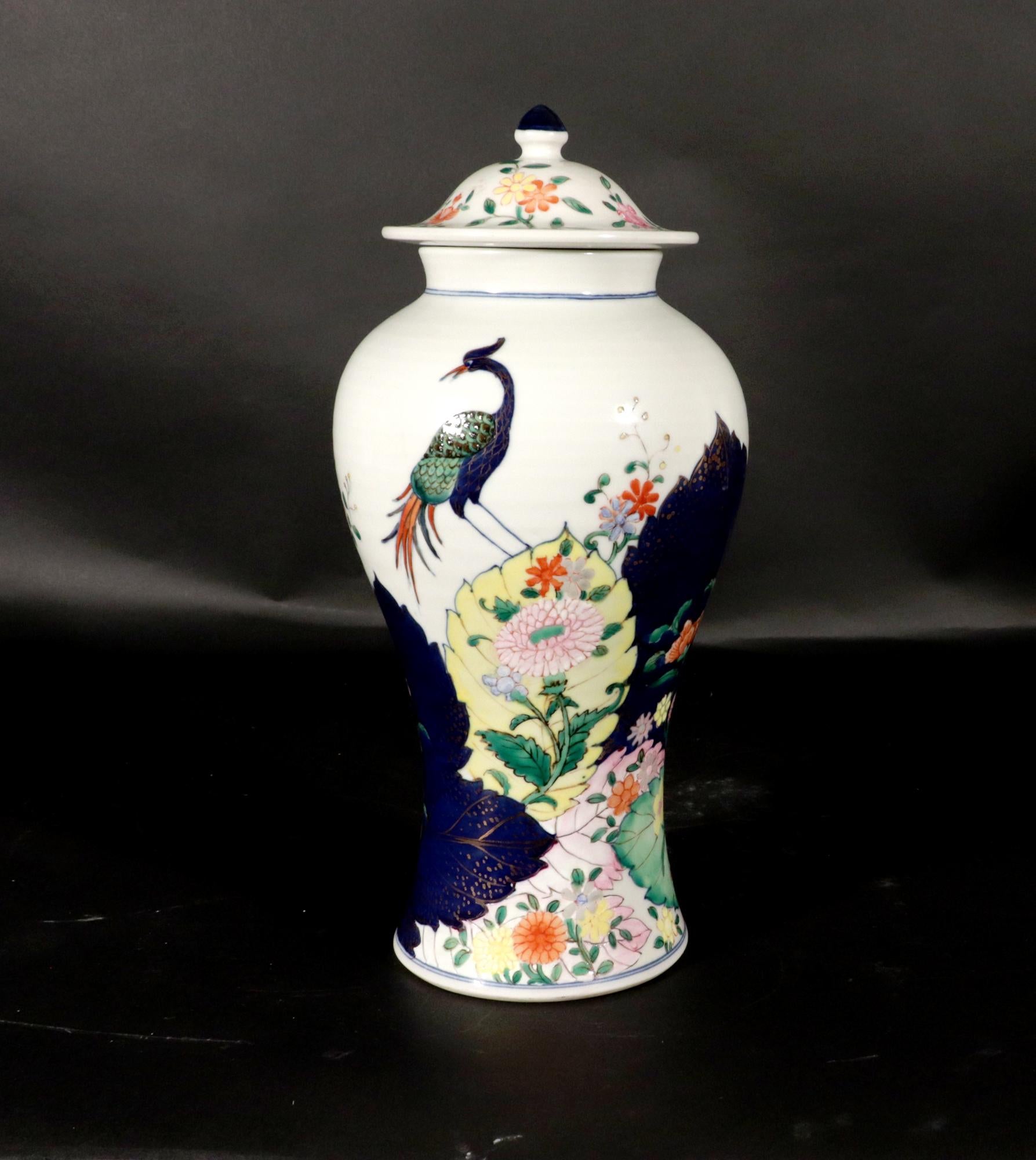 Guarnizione di cinque vasi in porcellana con foglie di tabacco d'epoca in vendita 2