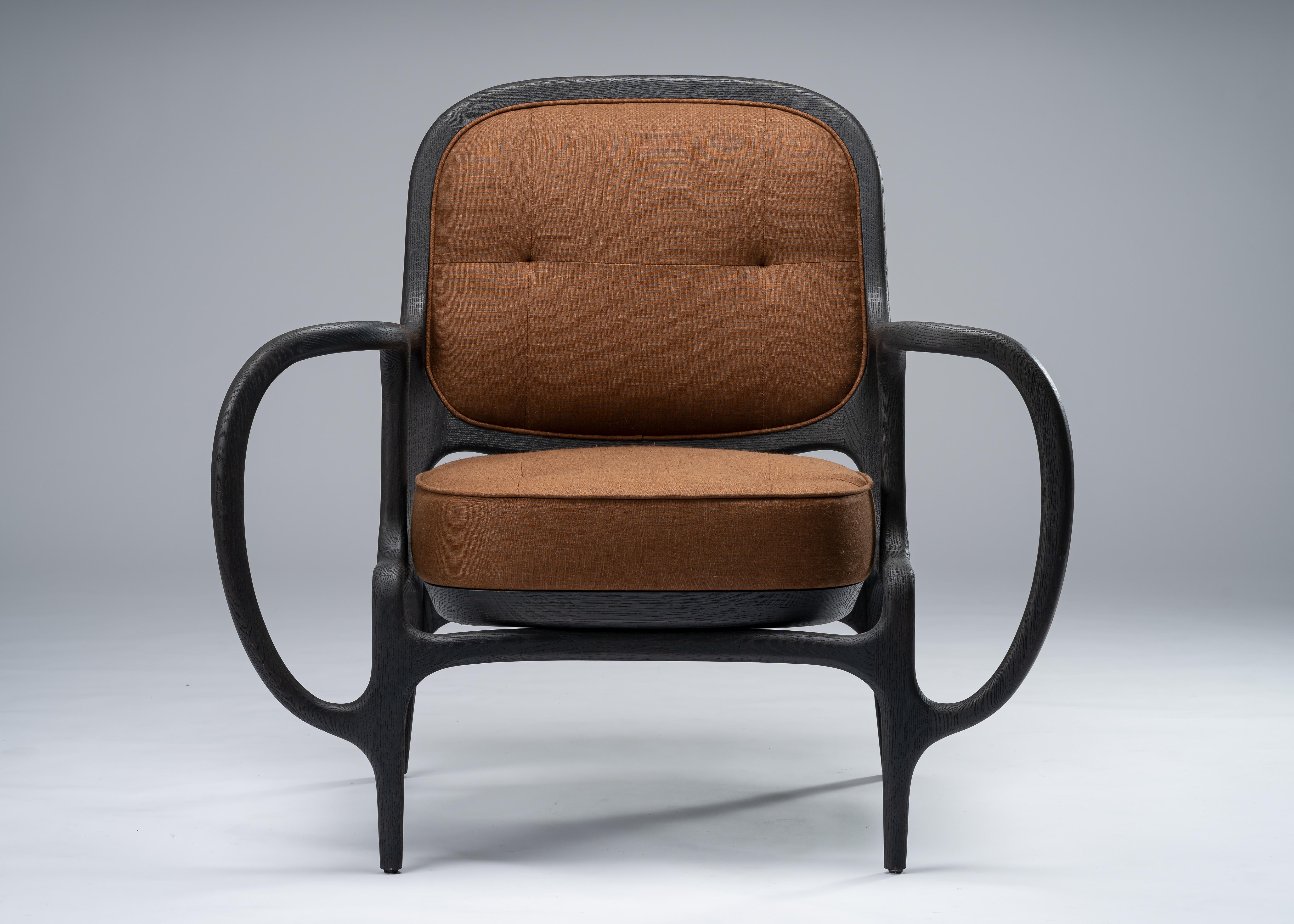 Vintage armchair in sandblasted oak with black/charcoal stain.
Upholstered in 100% (amber/ tobacco tones).
Excellent/ 'new' condition.
Rounded silhouette with deep seat and beautiful proportions.
Stunning find. 2 available.

Measures: 40