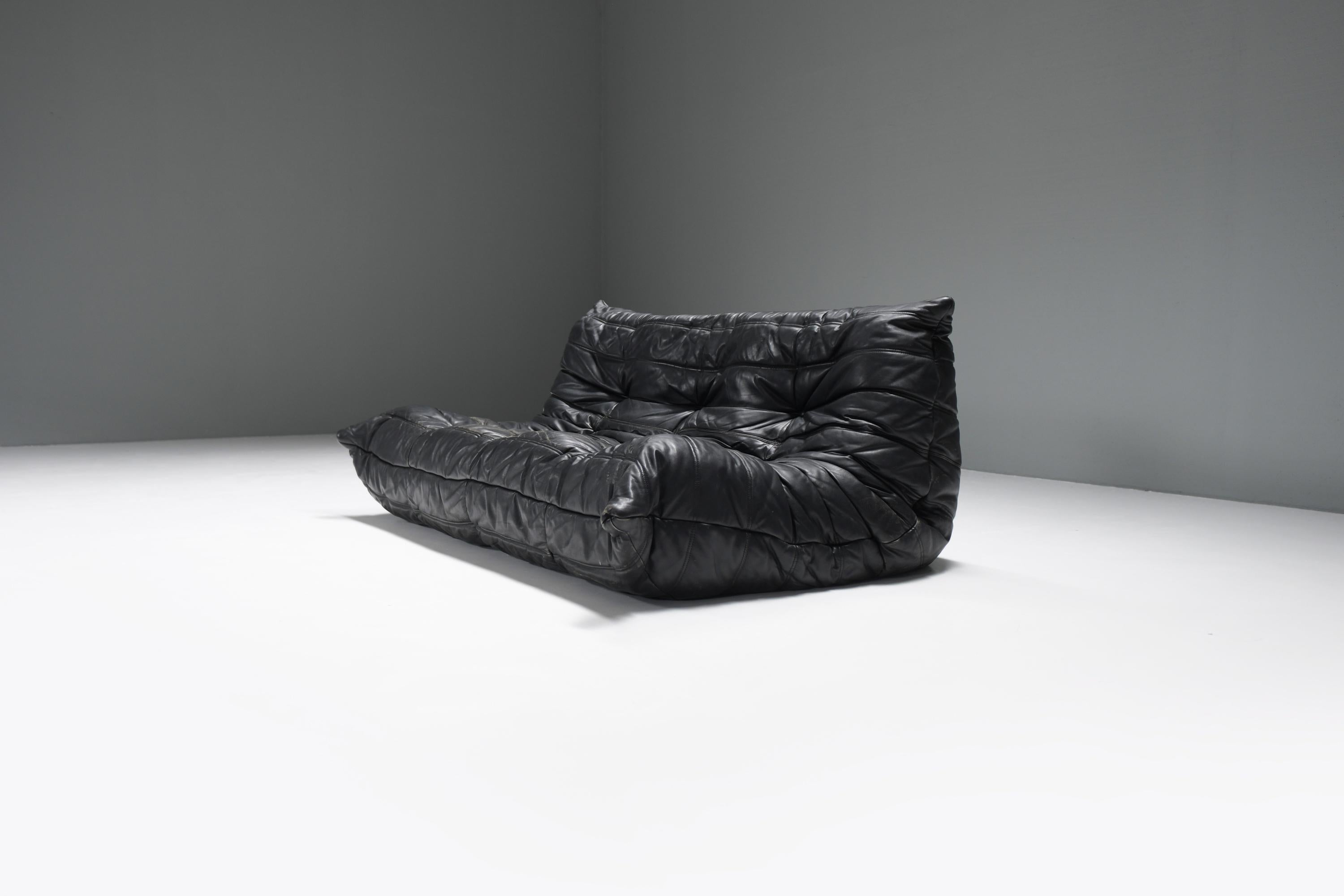 French Vintage Togo from 1980 in original black leather by Michel Ducaroy - Ligne Roset For Sale