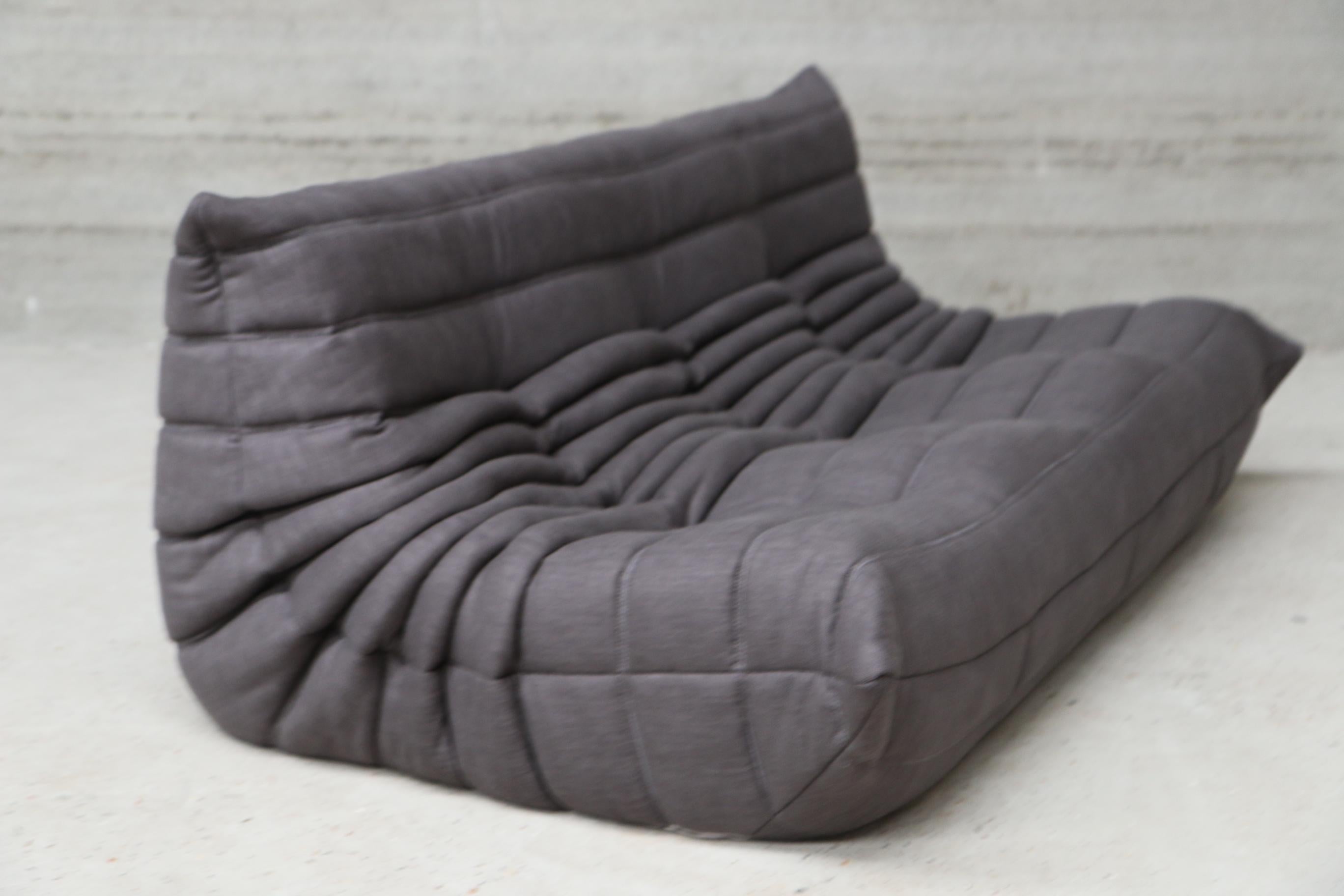 Mid-Century Modern Togo Ligne Roset retapissé, conçu par Michel Ducaroy