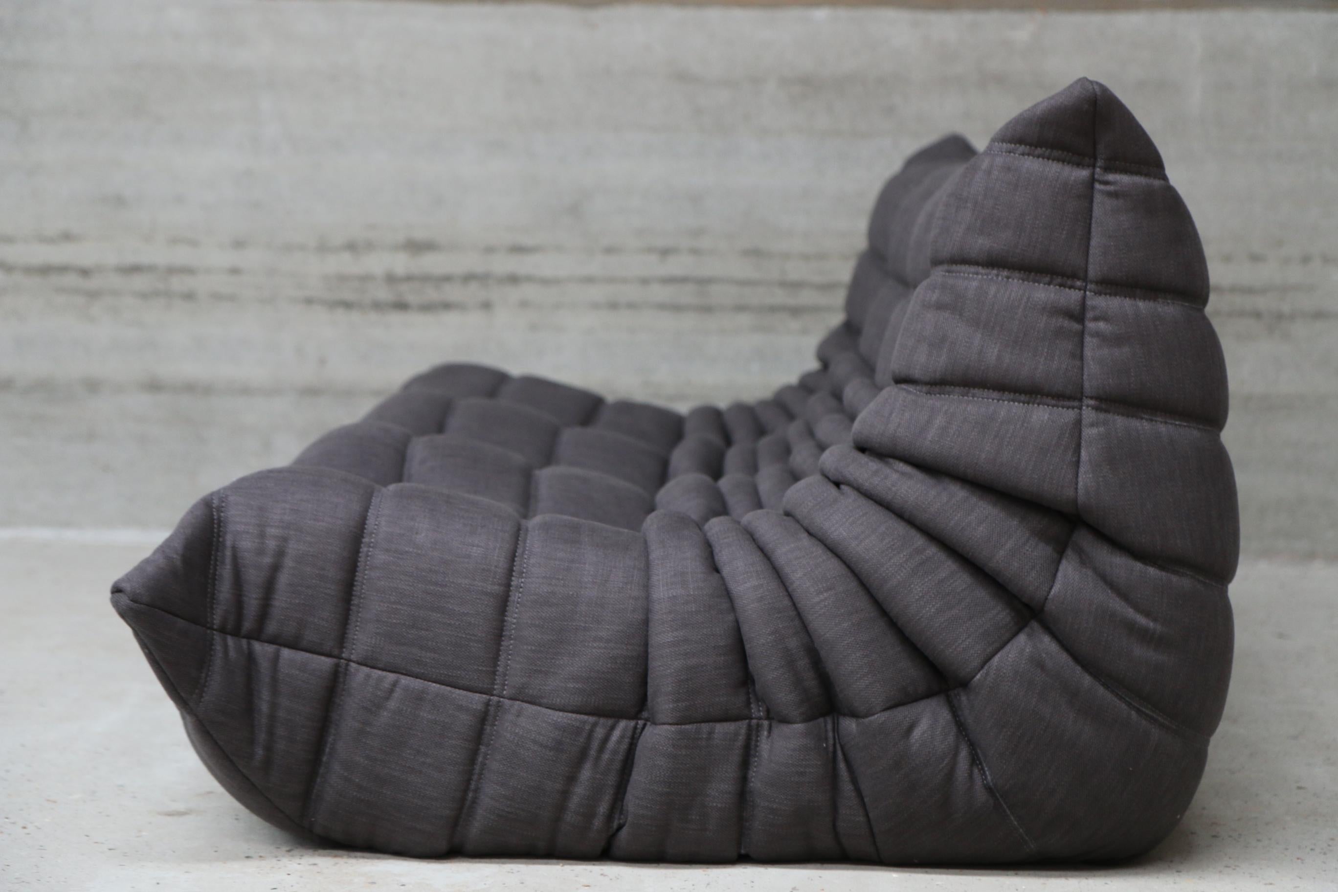 Français Togo Ligne Roset retapissé, conçu par Michel Ducaroy