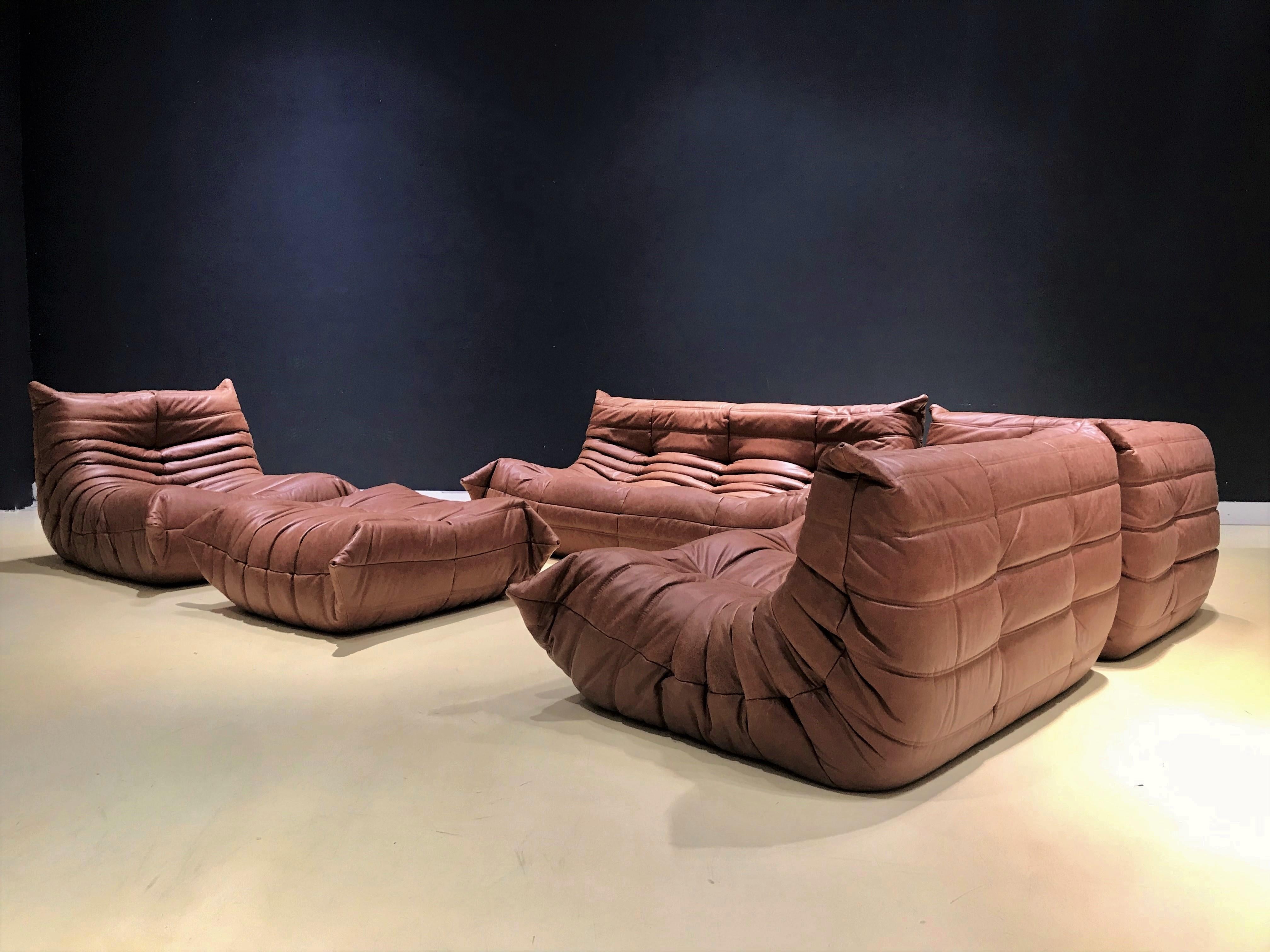 The Togo was designed in 1973 by Michel Ducaroy for Ligne Roset in France. 1.4 Million Togo’s have been sold since, therefore it is the most sold designer sofa in the world. This living room set is refurbished. Old weak parts of foam have been