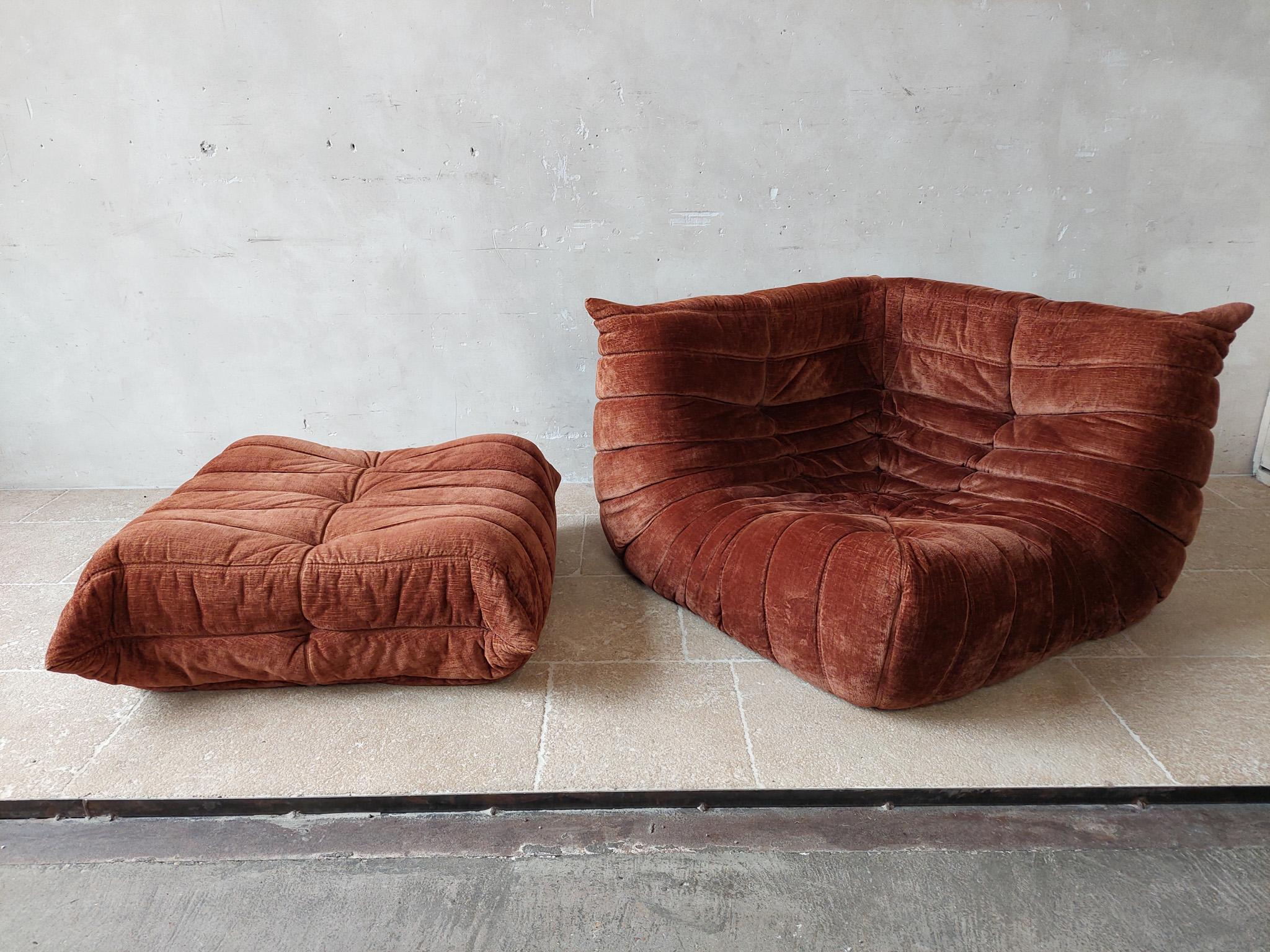 Vintage Togo Sofa Set in Cognan Brown Velvet by Michel Ducaroy for Ligne Roset In Good Condition For Sale In Baambrugge, NL