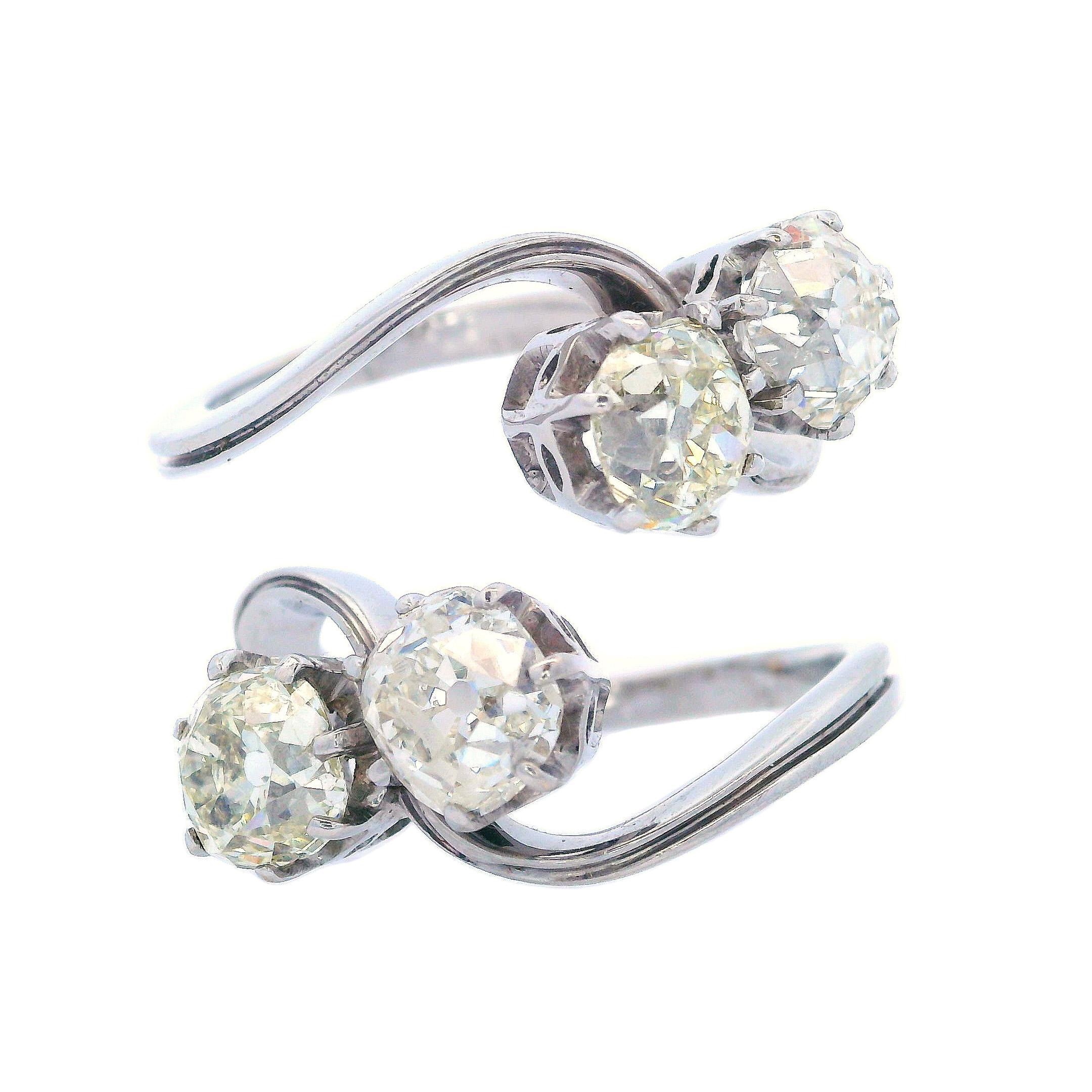 Old Mine Cut Vintage Toi et Moi 18k Gold Ring with 2.70 ctw in Old mine Diamonds For Sale