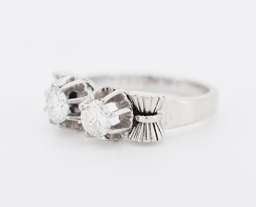 Vintage-Ring „Toi et Moi“ aus 18 Karat Gold, Platin und Diamanten im Vintage-Stil - ca. 1945. (Alteuropäischer Brillantschliff) im Angebot