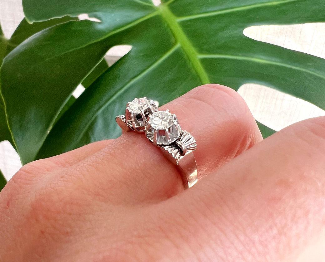 Vintage-Ring „Toi et Moi“ aus 18 Karat Gold, Platin und Diamanten im Vintage-Stil - ca. 1945. im Angebot 2