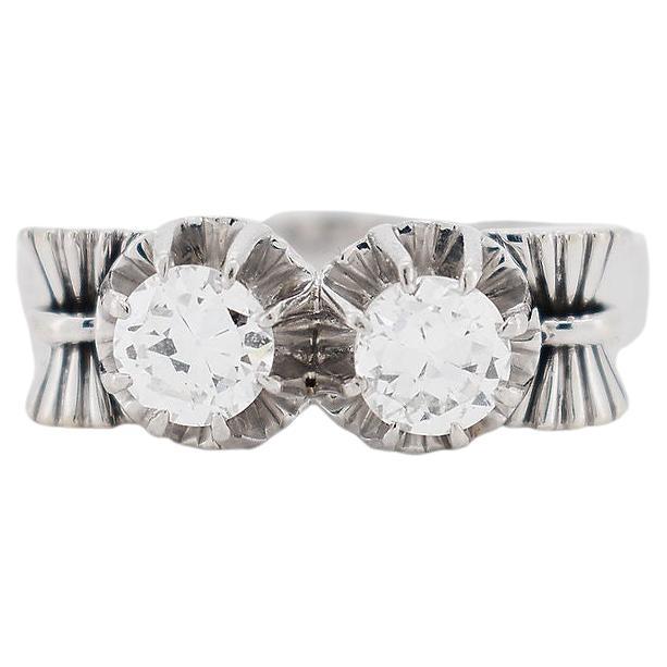 Vintage "Toi et Moi" Ring in 18K Gold, Platinum, and Diamonds - Circa 1945.