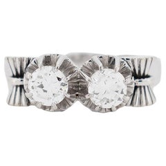 Vintage "Toi et Moi" Ring in 18K Gold, Platinum, and Diamonds - Circa 1945.