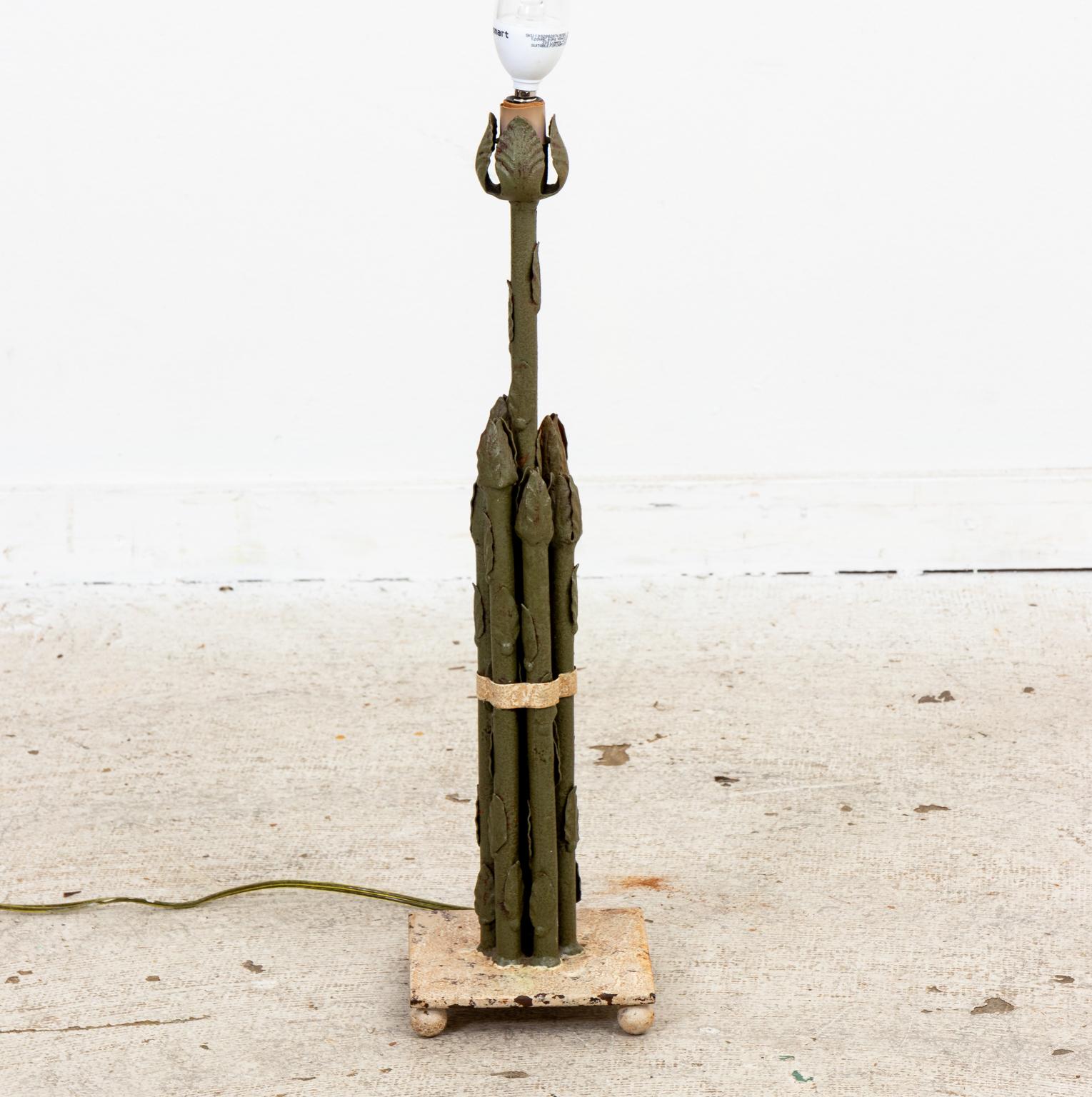 Vintage Tole Asparagus Lamp In Good Condition For Sale In Stamford, CT