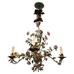 Vintage Tole Kronleuchter mit Porzellanblumen