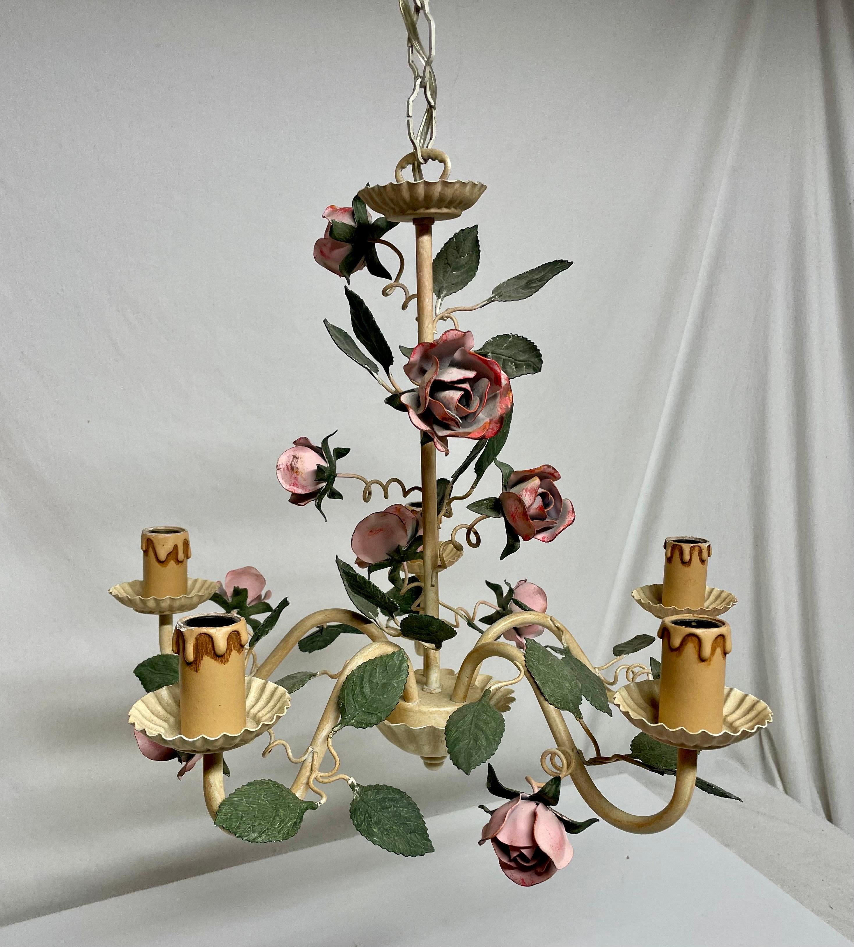 20ième siècle Lustre floral vintage en tôle avec roses en vente