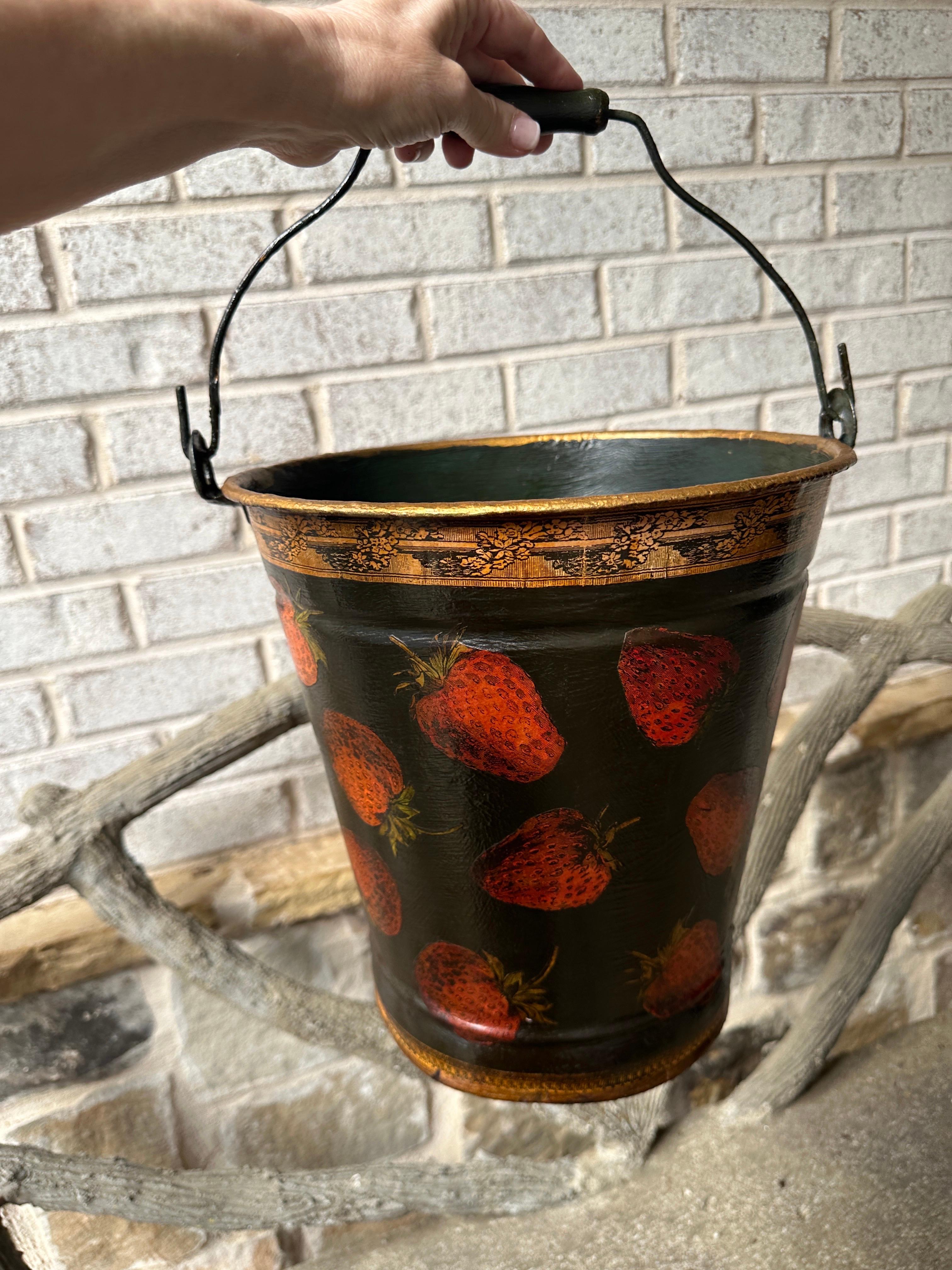 Fait main Seau à découper en métal Vintage Tole Thème Fraise en vente