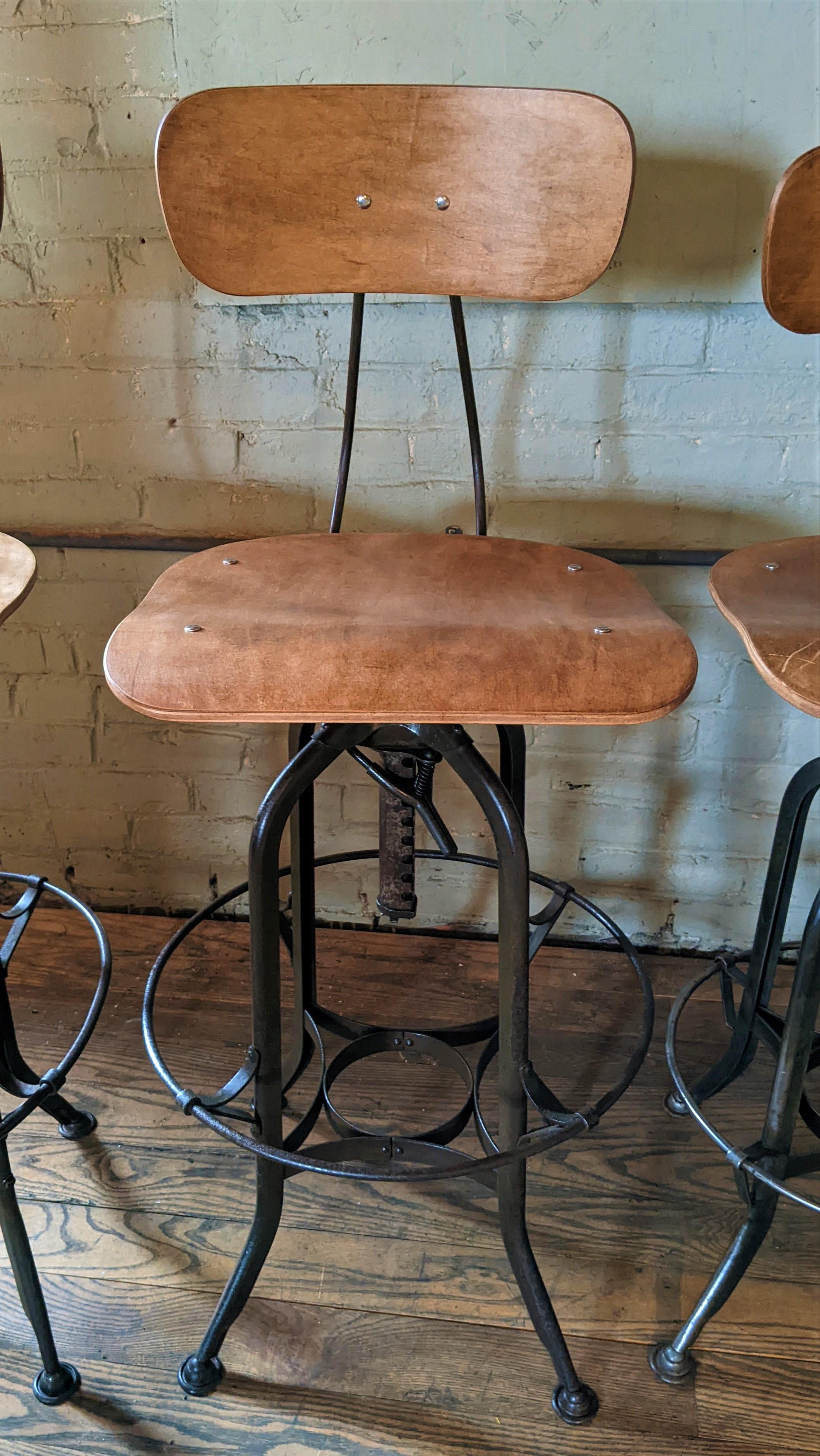 Vintage Toledo Adjustable Stools In Good Condition In Oakville, CT