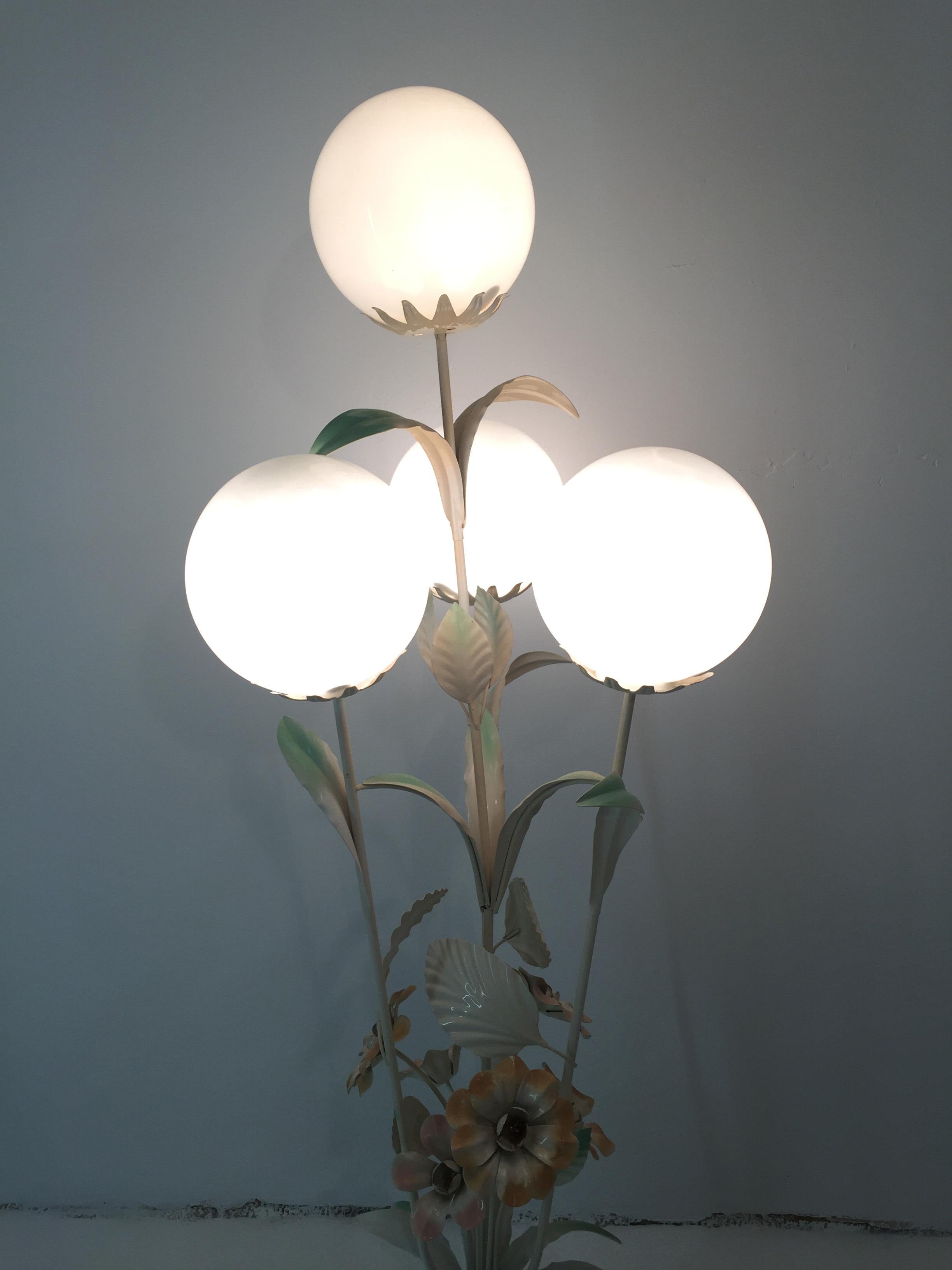 Powder-Coated Vintage Toleware Four Globe Flower Floor Lamp Retro Midcentury Boho For Sale