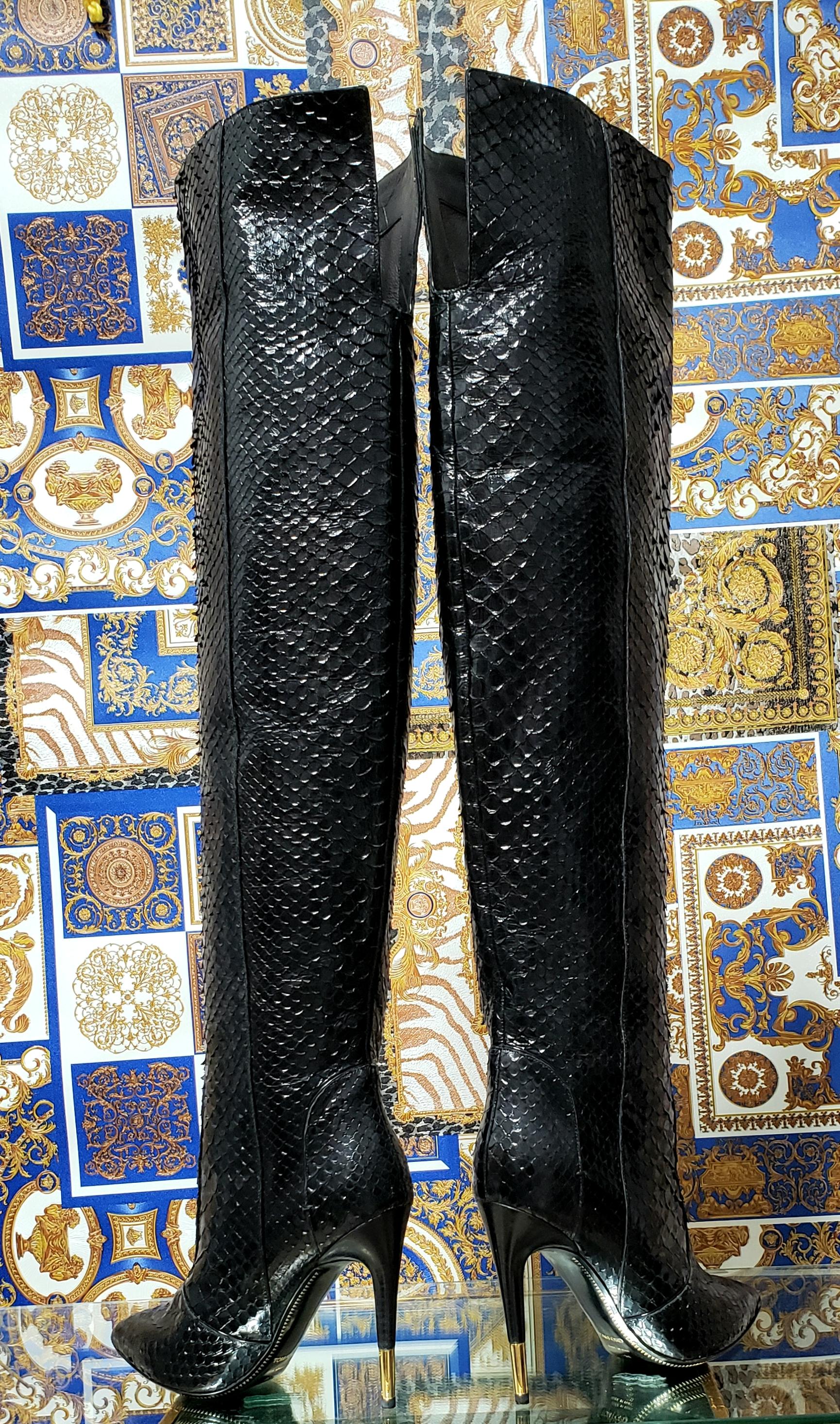 VINTAGE TOM FORD BPITON OVER THE KNEE Boots 38 - 8 In New Condition For Sale In Montgomery, TX