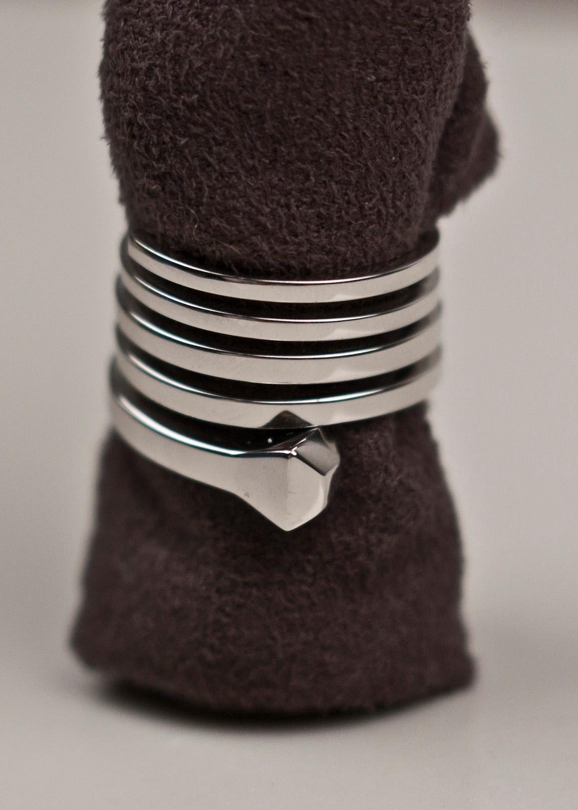 Women's VINTAGE TOM FORD for GUCCI 18-KARAT WHITE GOLD WRAP RING For Sale