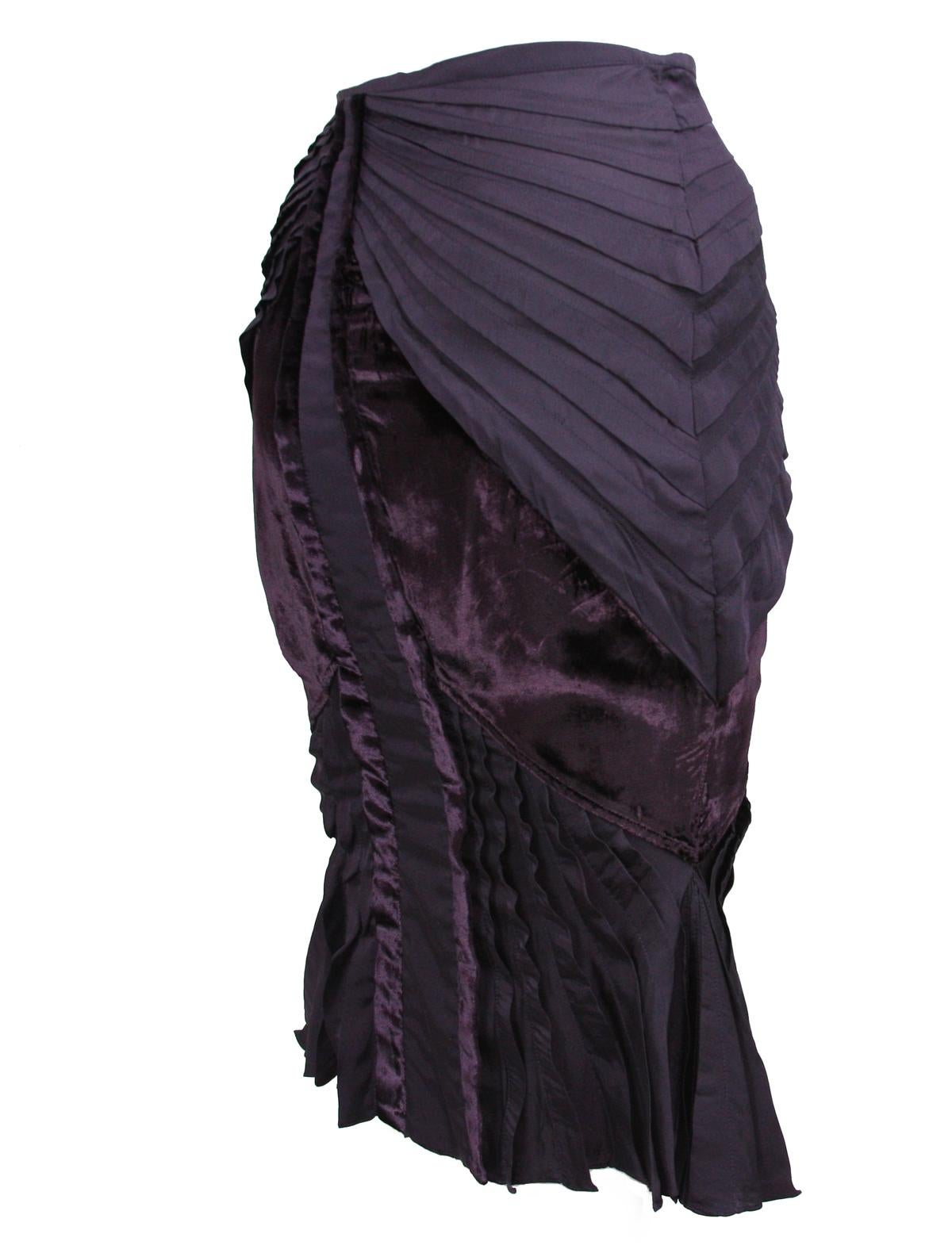 Vintage Tom Ford for Gucci F/W 2004 Silk Velvet Purple Pleated Skirt 42 - US 6 Excellent état - En vente à Montgomery, TX