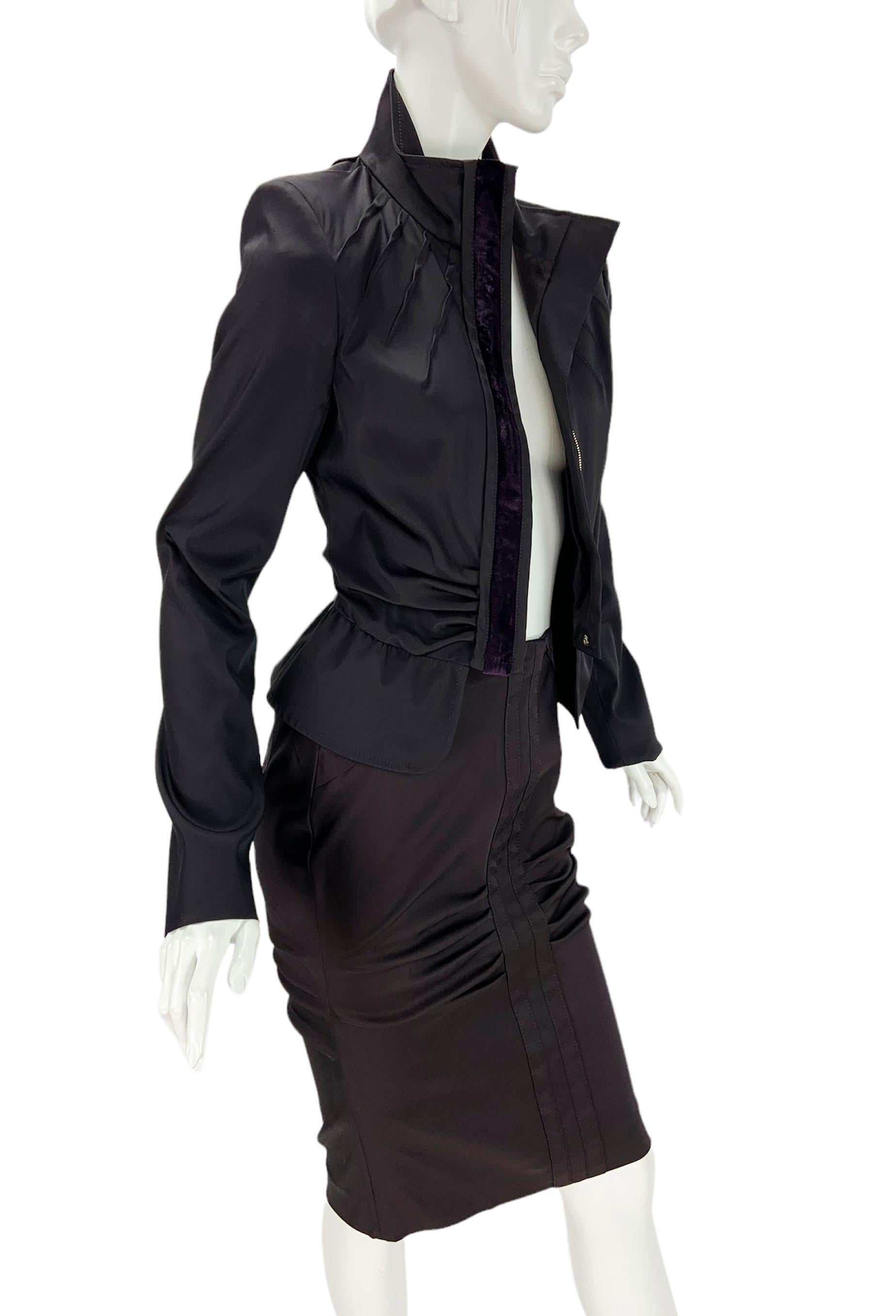 Vintage Tom Ford for GUCCI Runway FW 2004 Aubergine  Dress Skirt Suit It 38 US 2 In Excellent Condition For Sale In Montgomery, TX