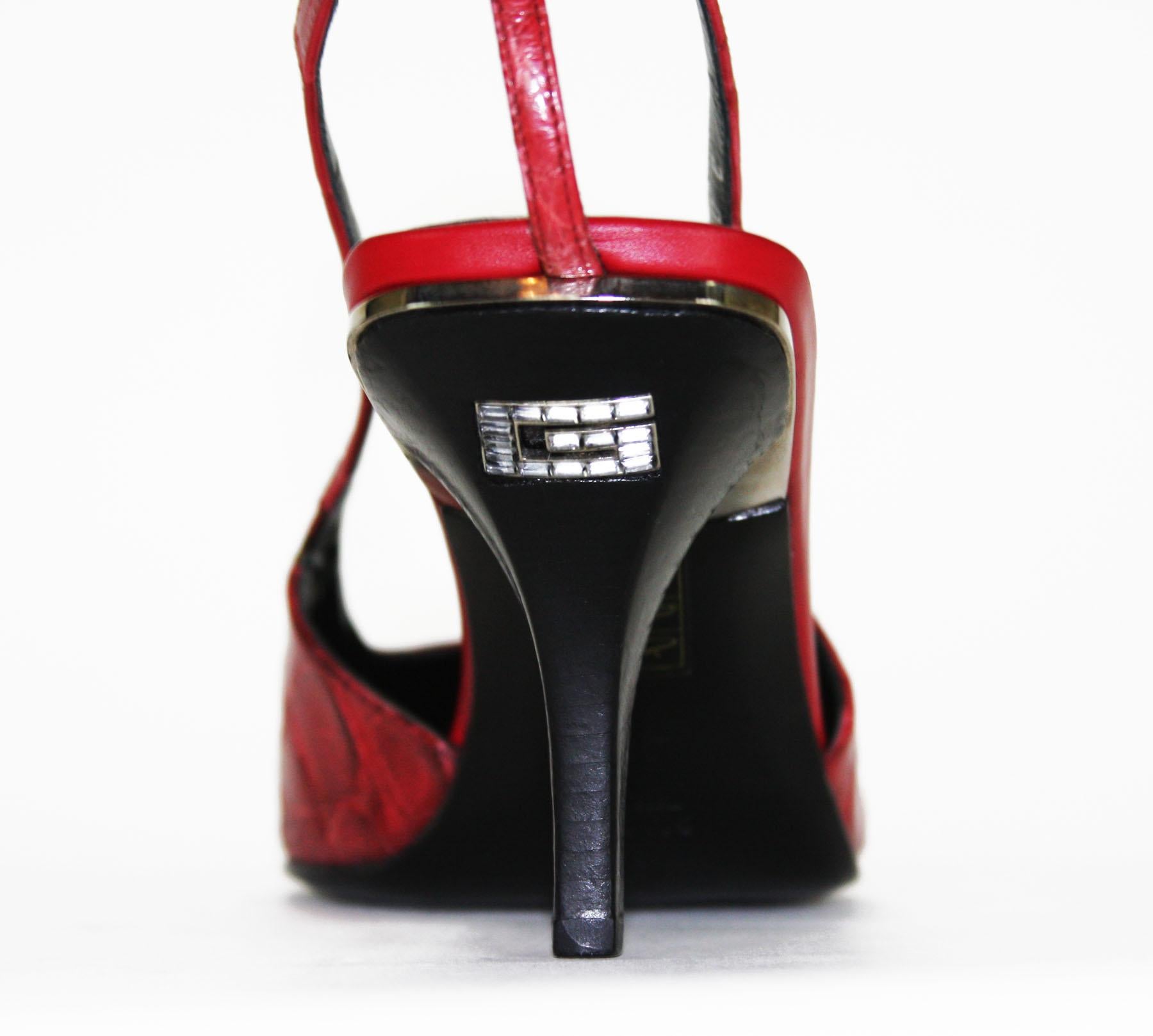 Chaussures vintage Tom Ford pour Gucci S/S 1998 - Sandales G en cristal de crocodile rouge, 40 C Pour femmes en vente